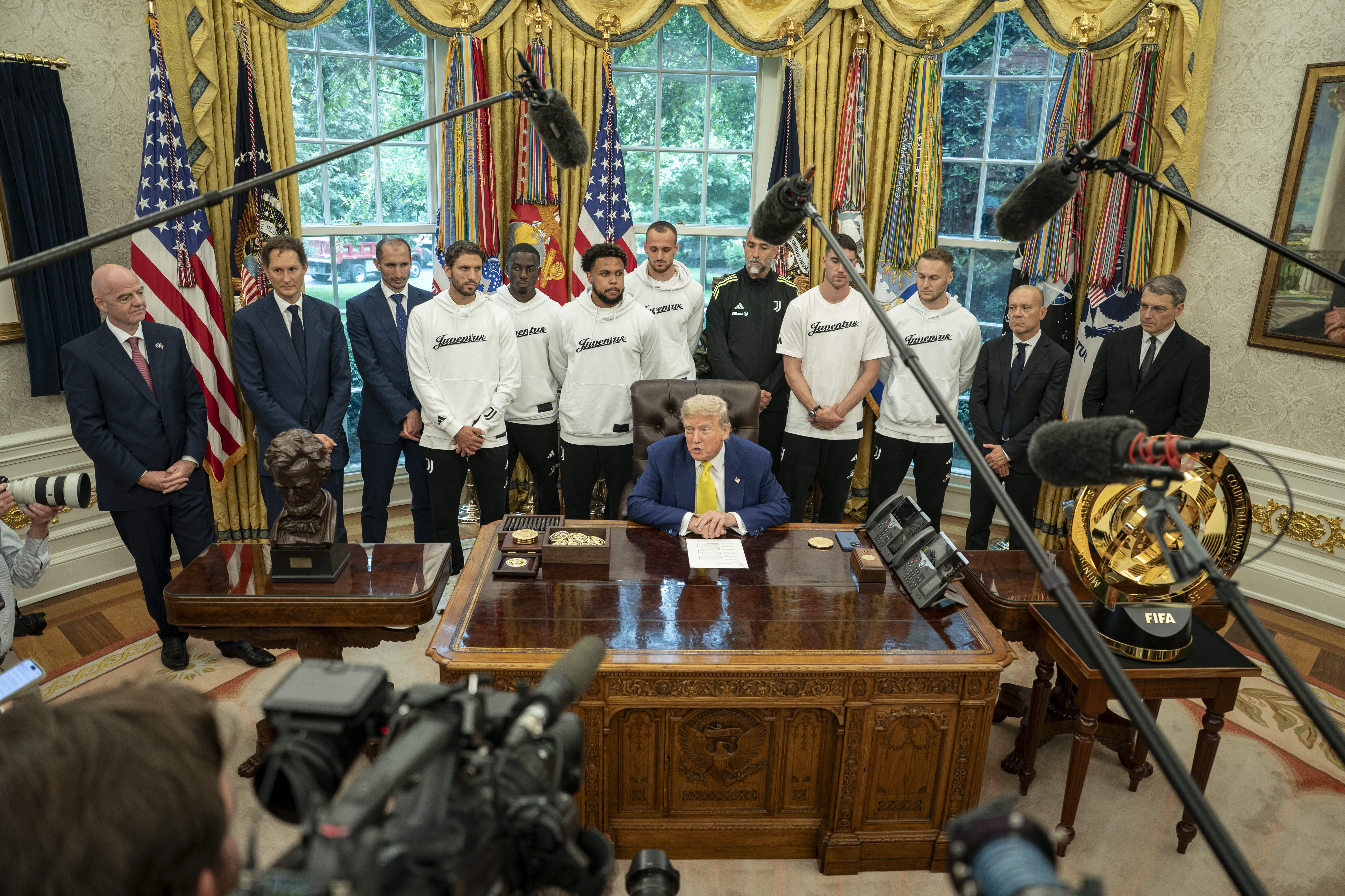 Donald Trump met de delegatie van Juventus