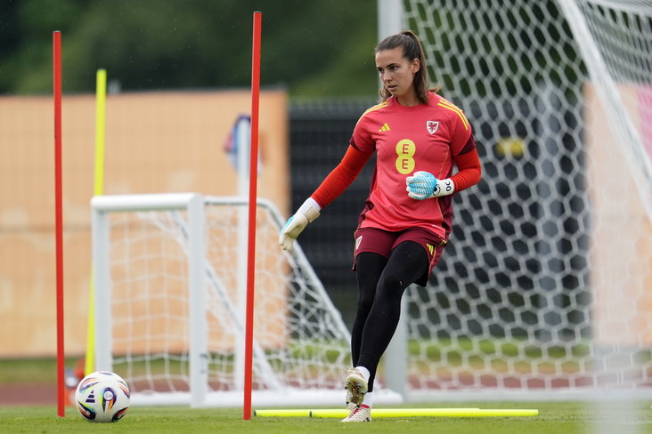 Olivia Clark bij Wales