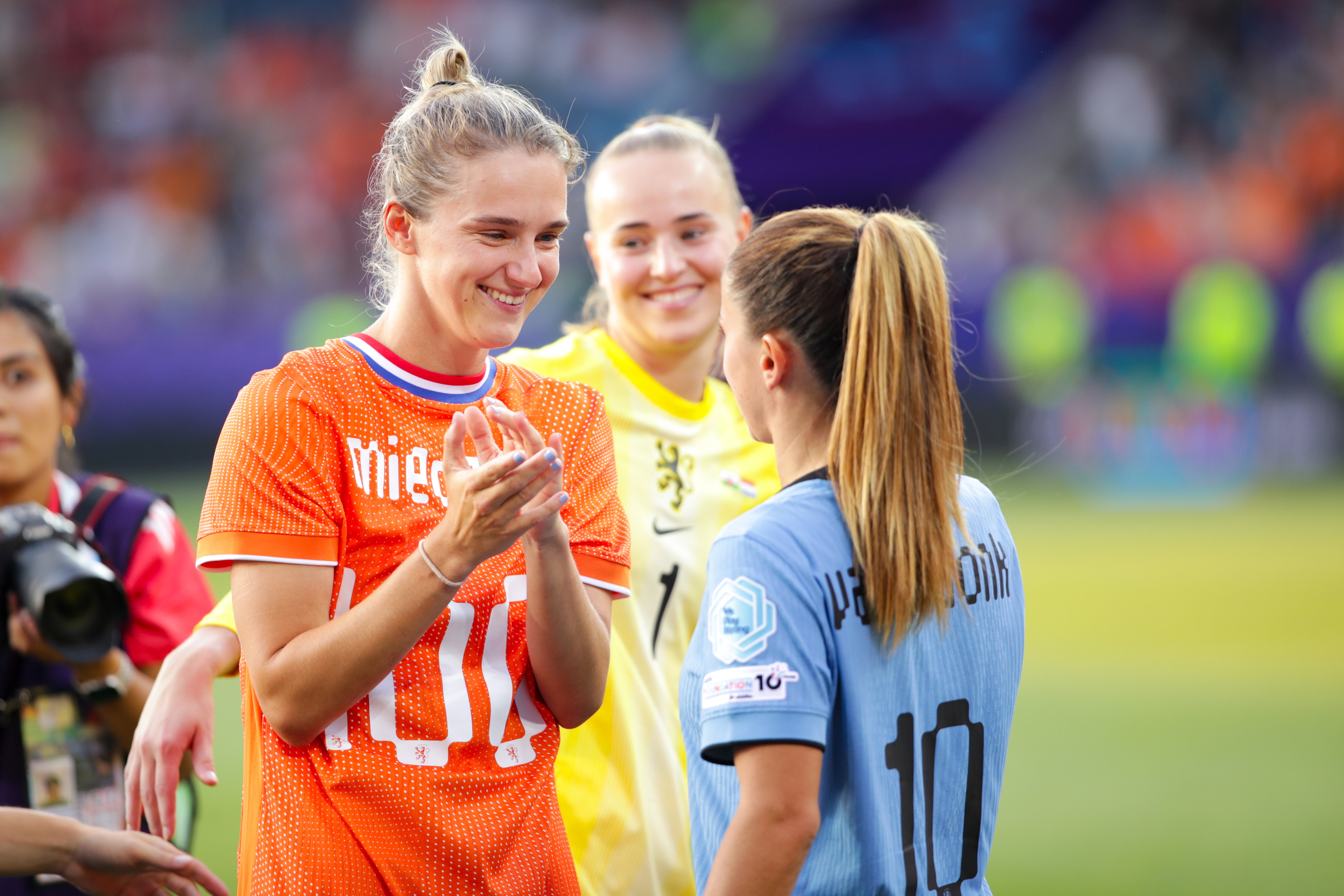 Vivianne Miedema en Daniëlle van de Donk