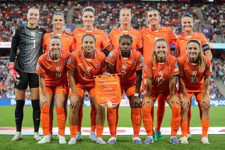 De OranjeLeeuwinnen voorafgaand aan het duel met Frankrijk