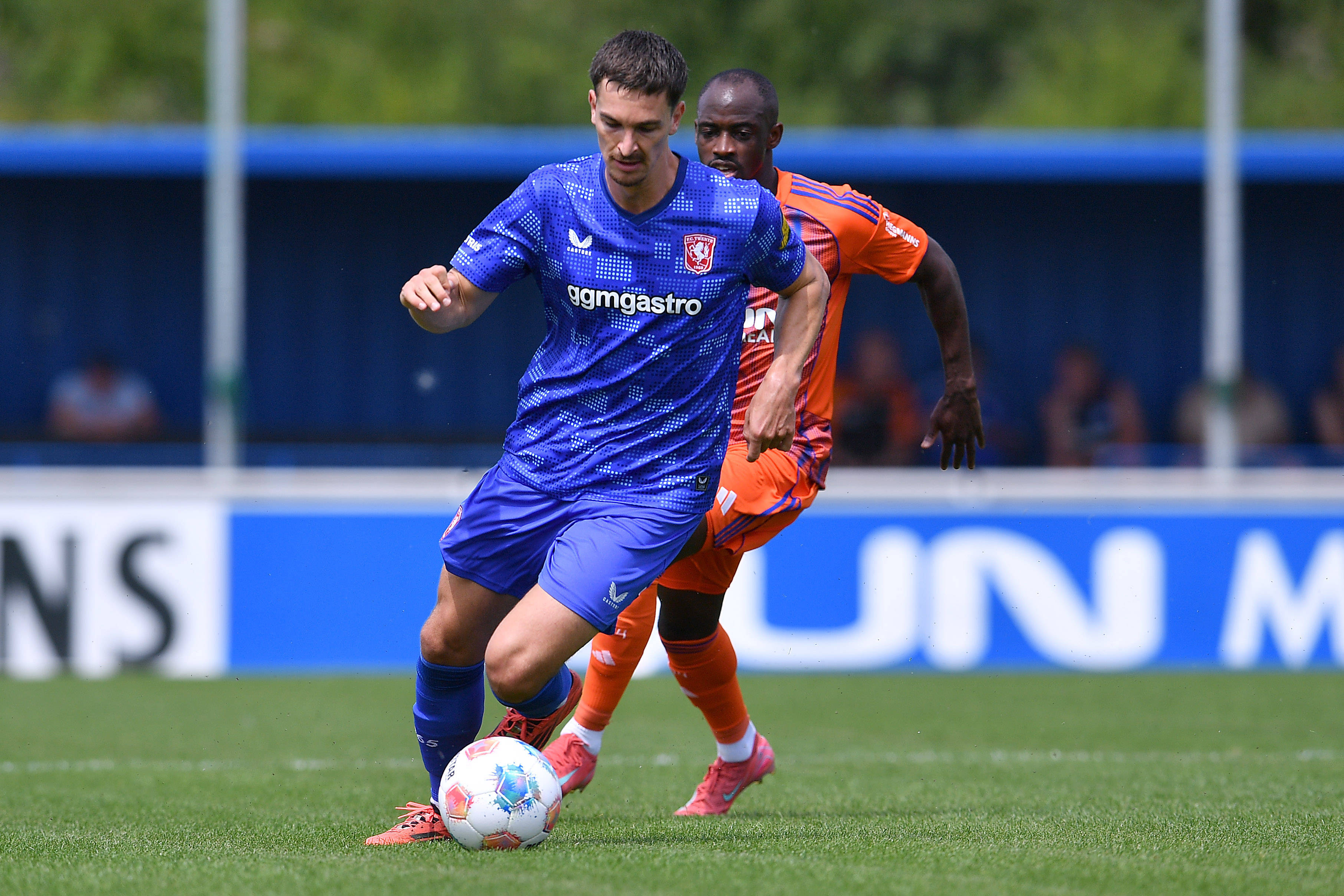 Alec Van Hoorenbeeck bij FC Twente tegen Schalke 04