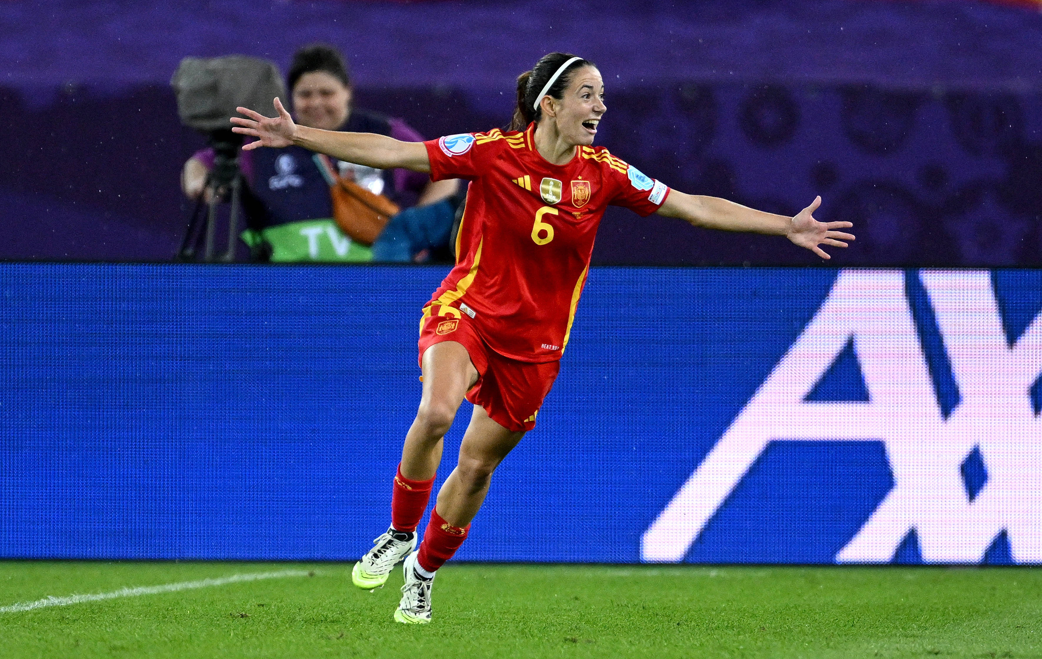 Aitana Bonmatí na haar goal in de halve finale van het EK