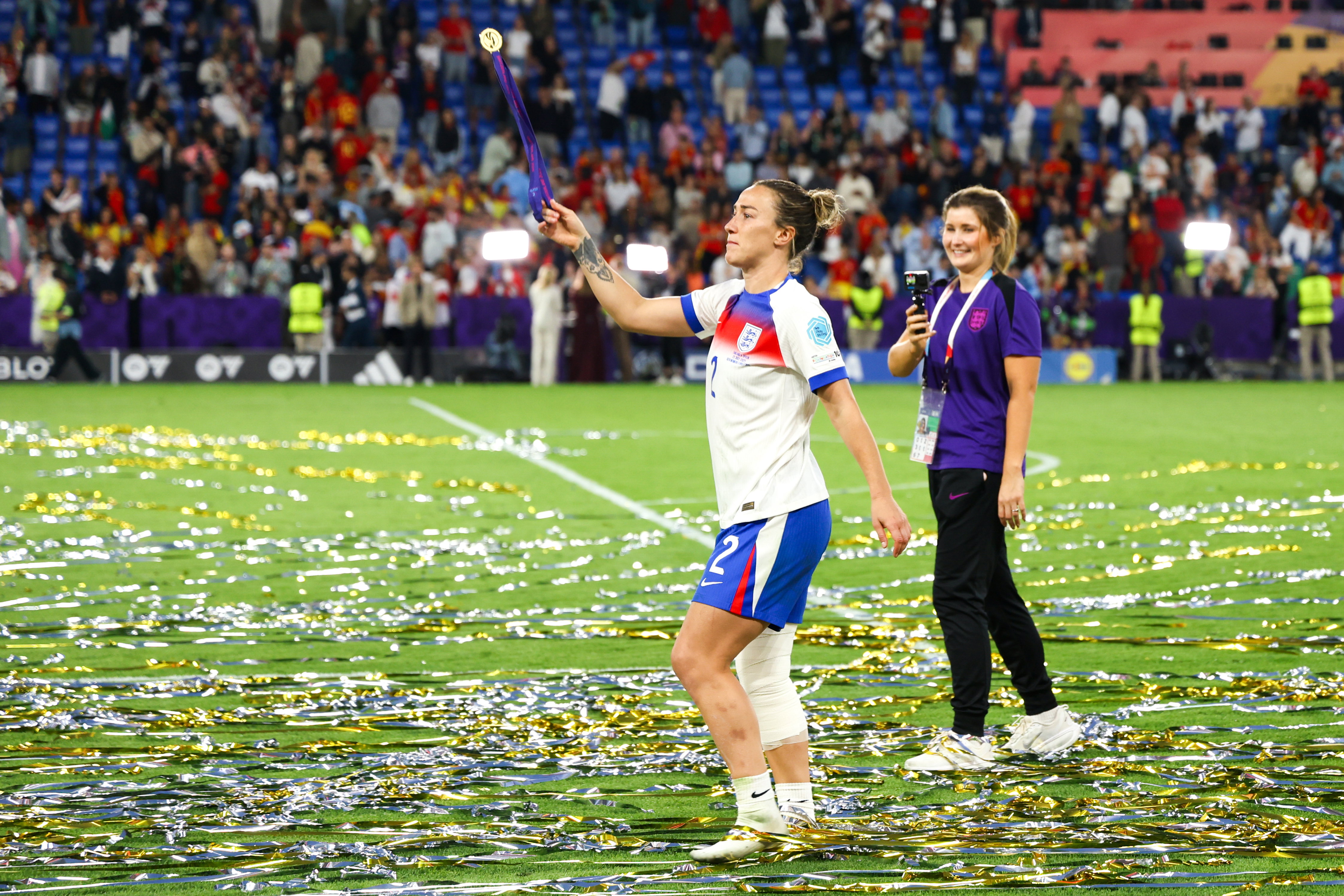 Lucy Bronze na het winnen van het EK