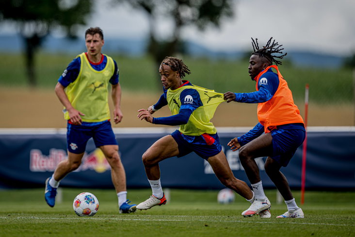 Xavi Simons en Johan Bakayoko op training