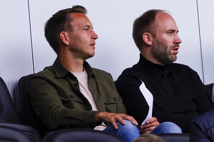 Dominique Scholten op de tribune bij Heracles Almelo