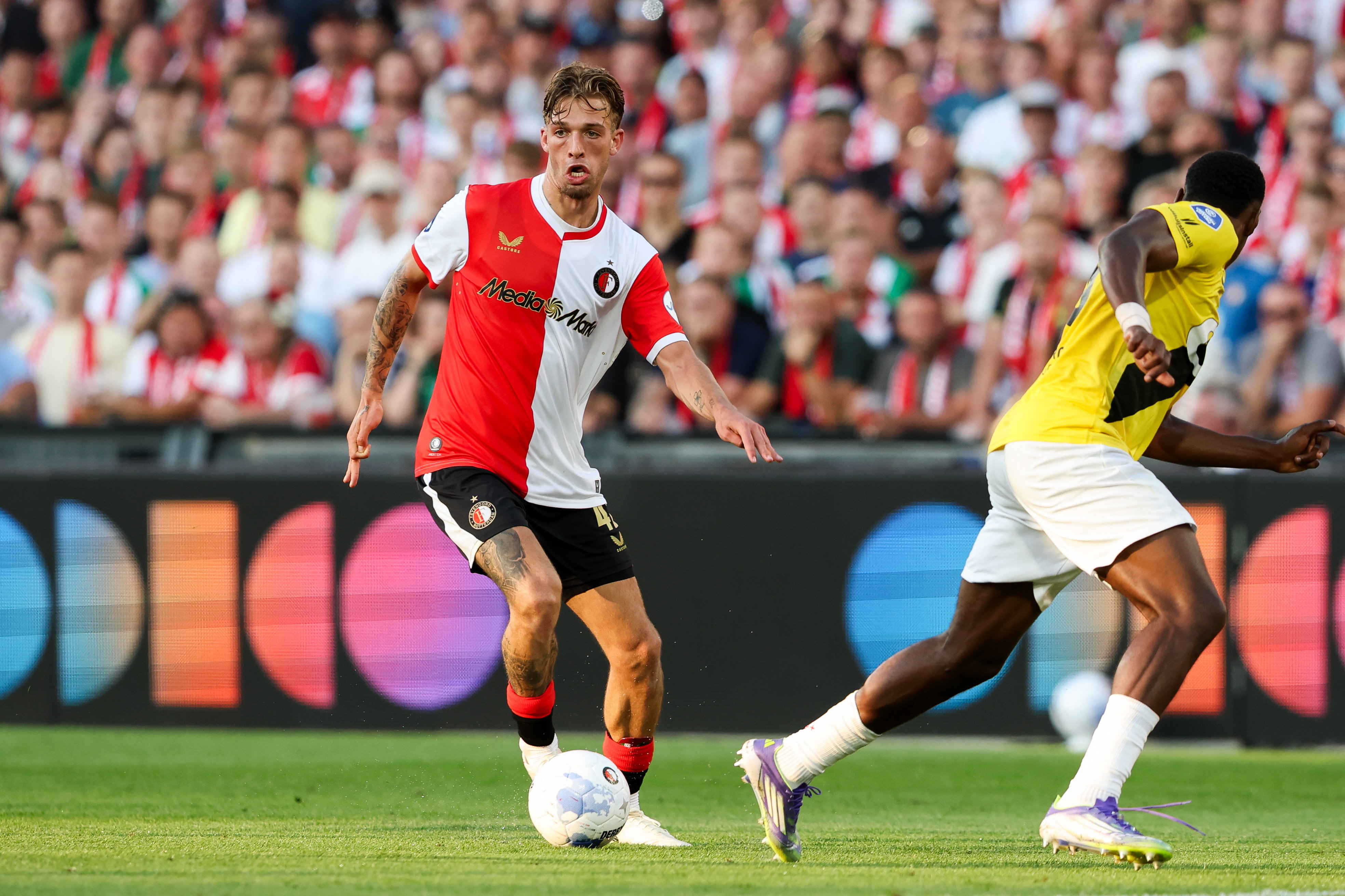 Luciano Valente in actie tegen NAC Breda