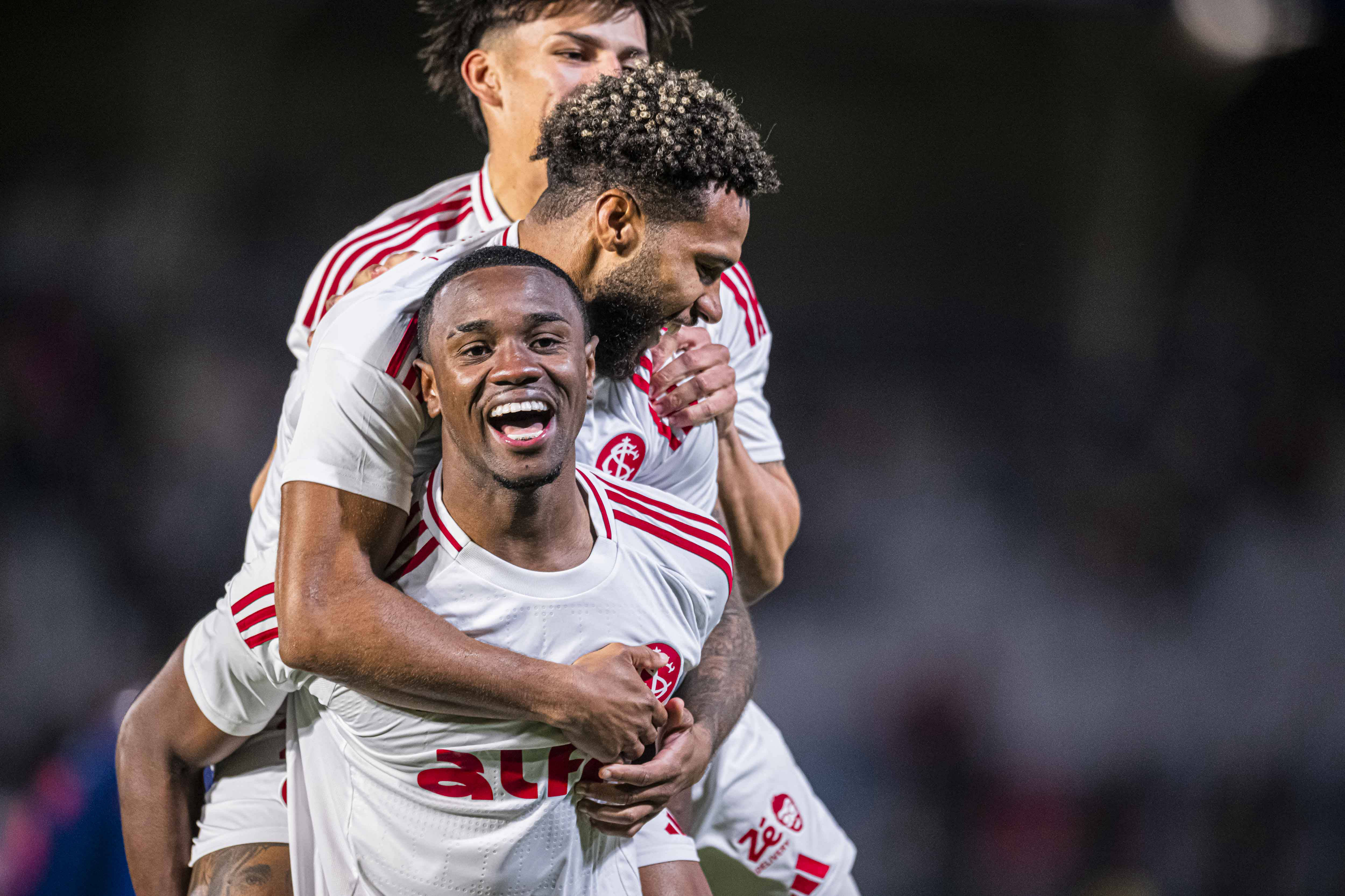 Ricardo Mathias viert zijn treffer namens Internacional