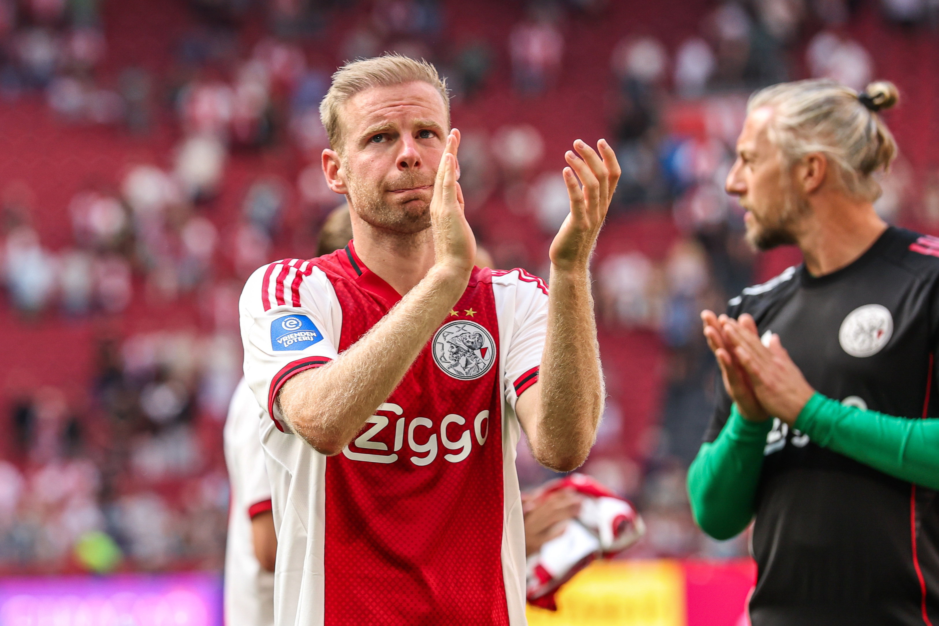 Davy Klaassen bedankt het publiek