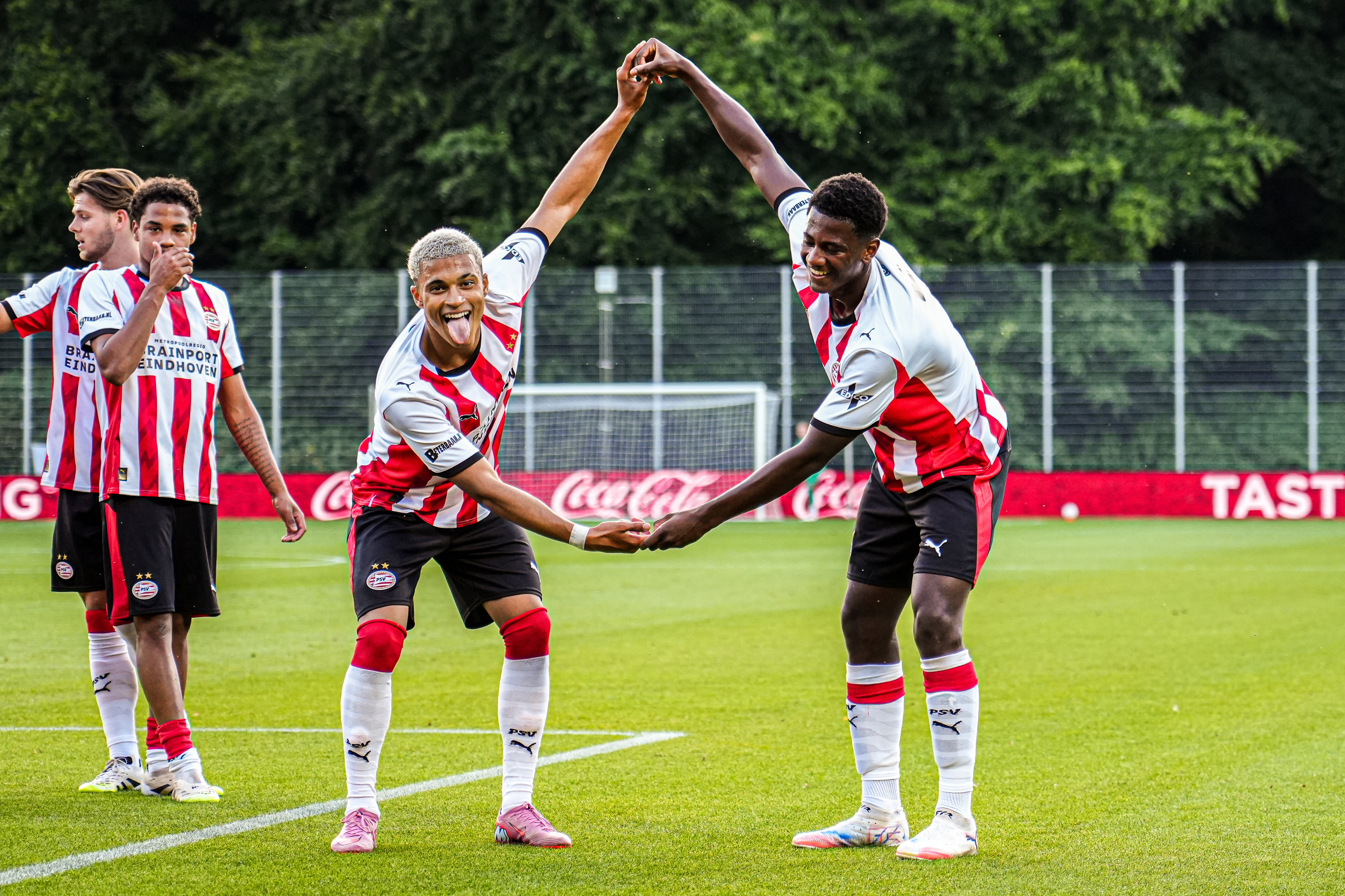 Dele Thomas en Michael Bresser juichen