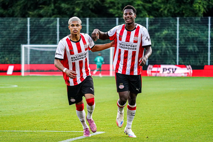 Dele Thomas (links)