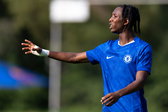 Sol Gordon in het shirt van Chelsea