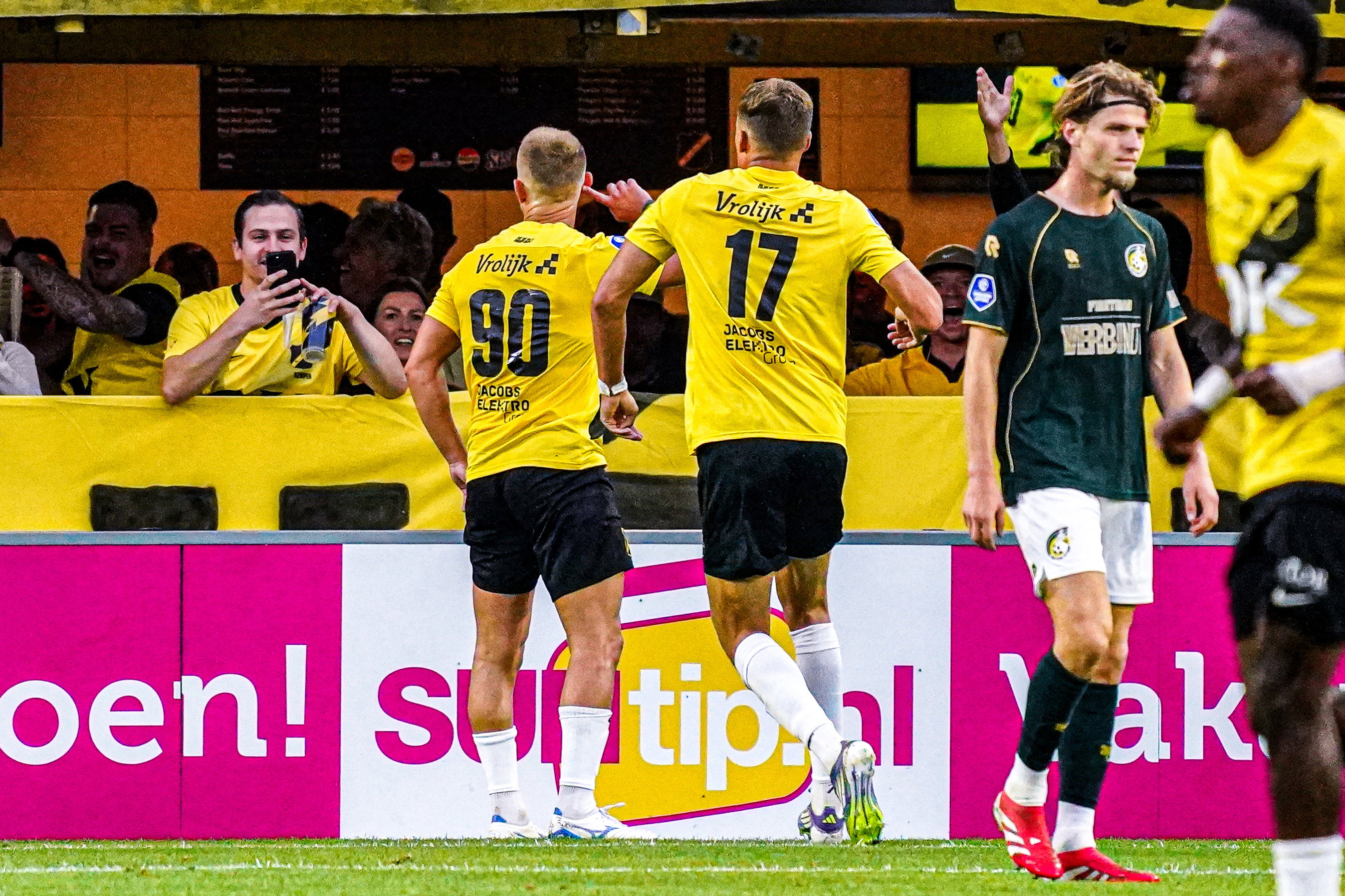 Lewis Holtby juicht