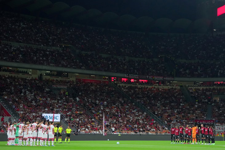 Een minuut stilte bij AC Milan - Bari