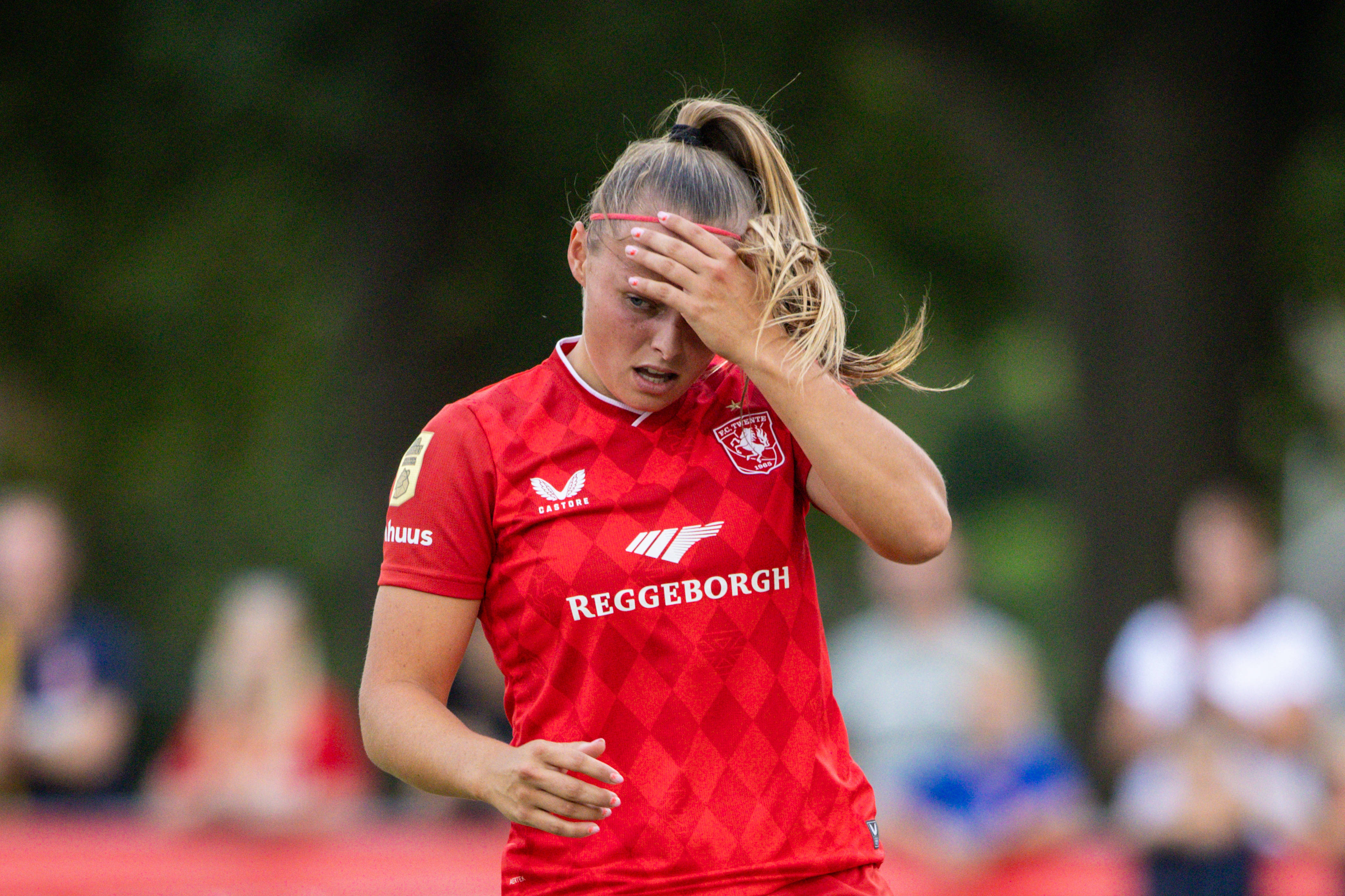 Jaimy Ravensbergen voelt aan haar hoofd