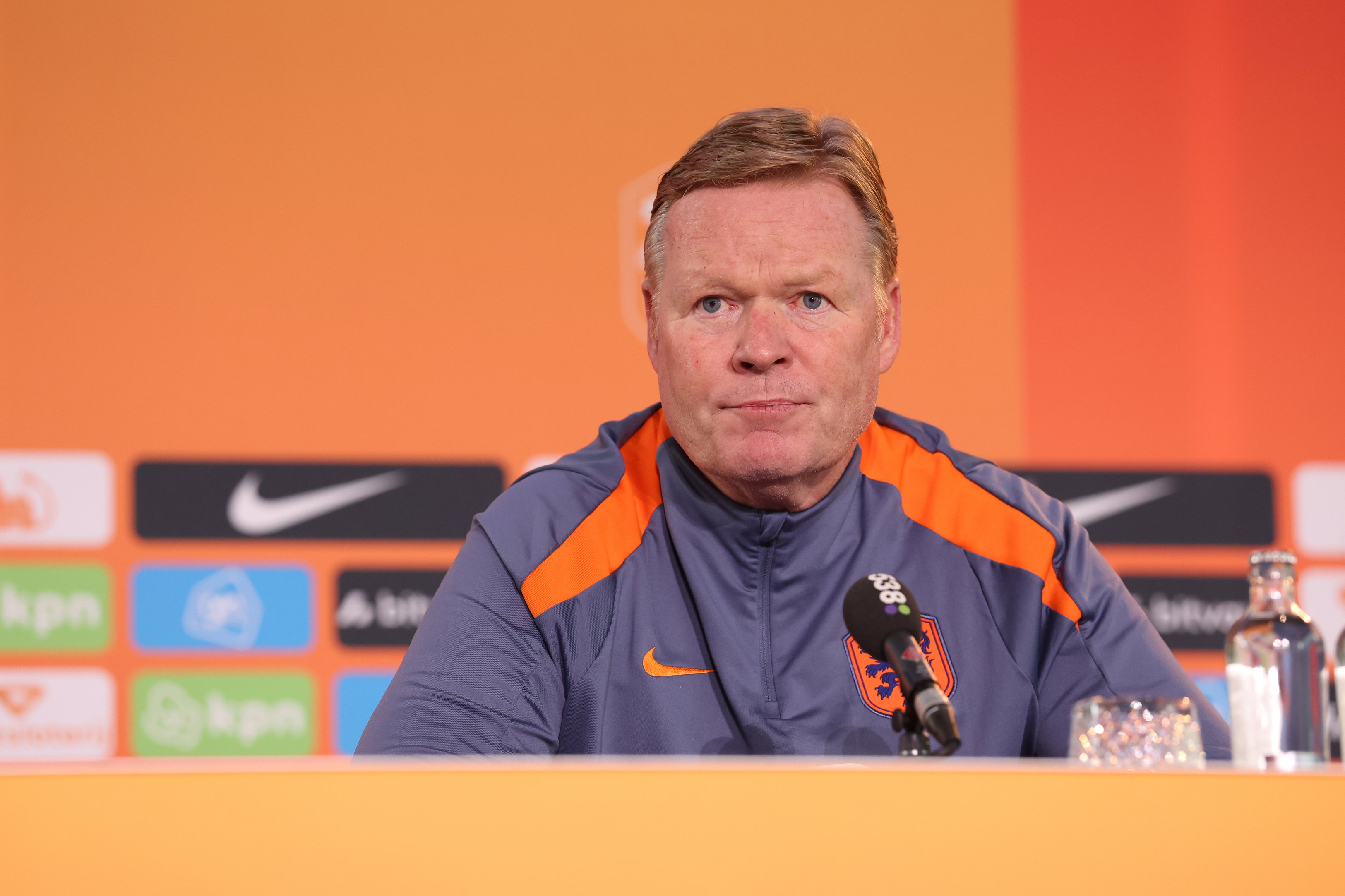 Ronald Koeman tijdens de persconferentie