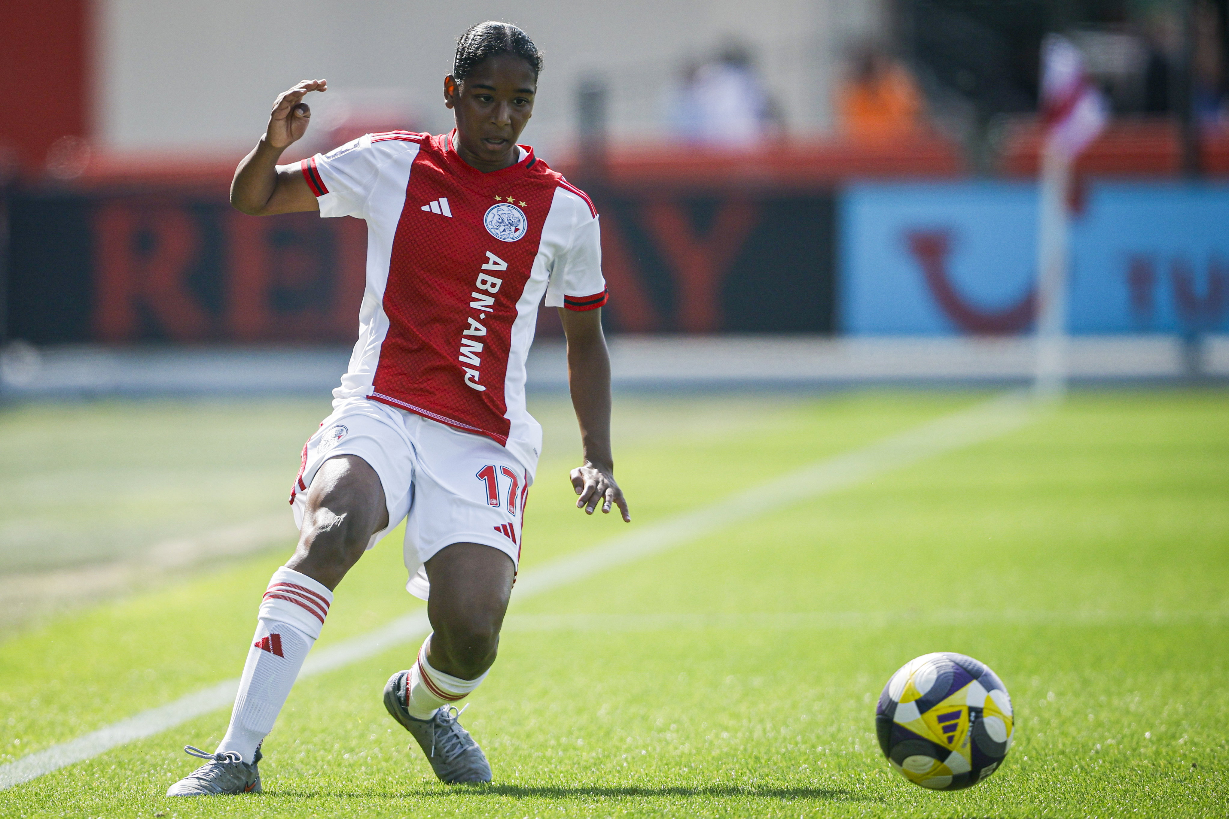 Ilayah Dostmohamed in actie namens Ajax