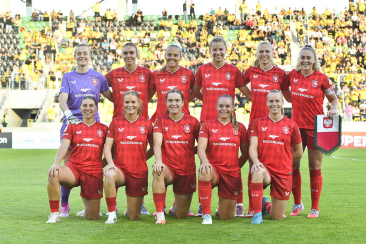 Het elftal van FC Twente voor de wedstrijd tegen GKS Katowice