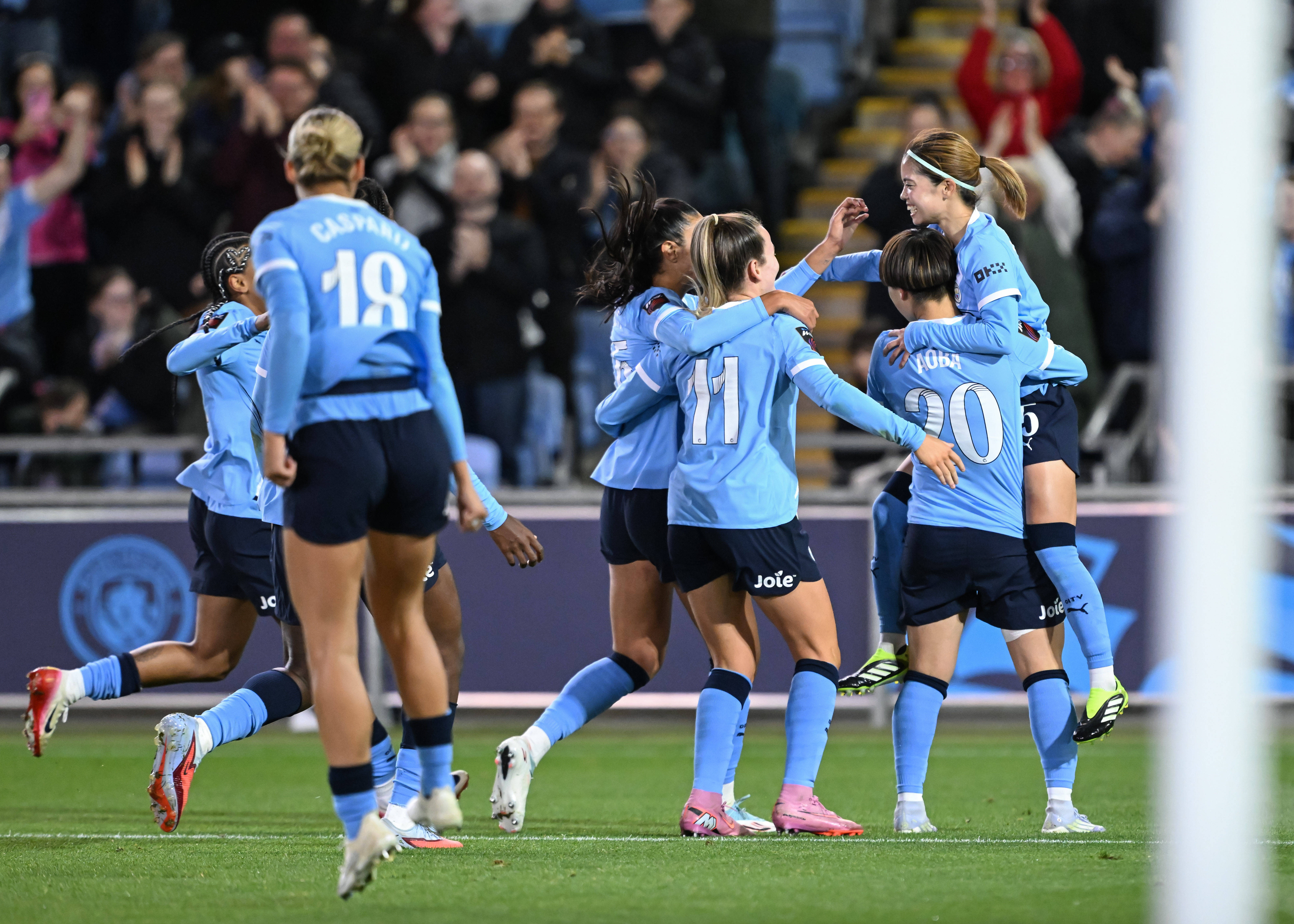 Manchester City juicht na een goal tegen Brighton & Hove Albion