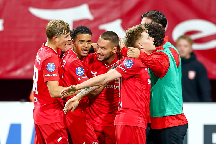 FC Twente juicht na de goal van Marko Pjaca