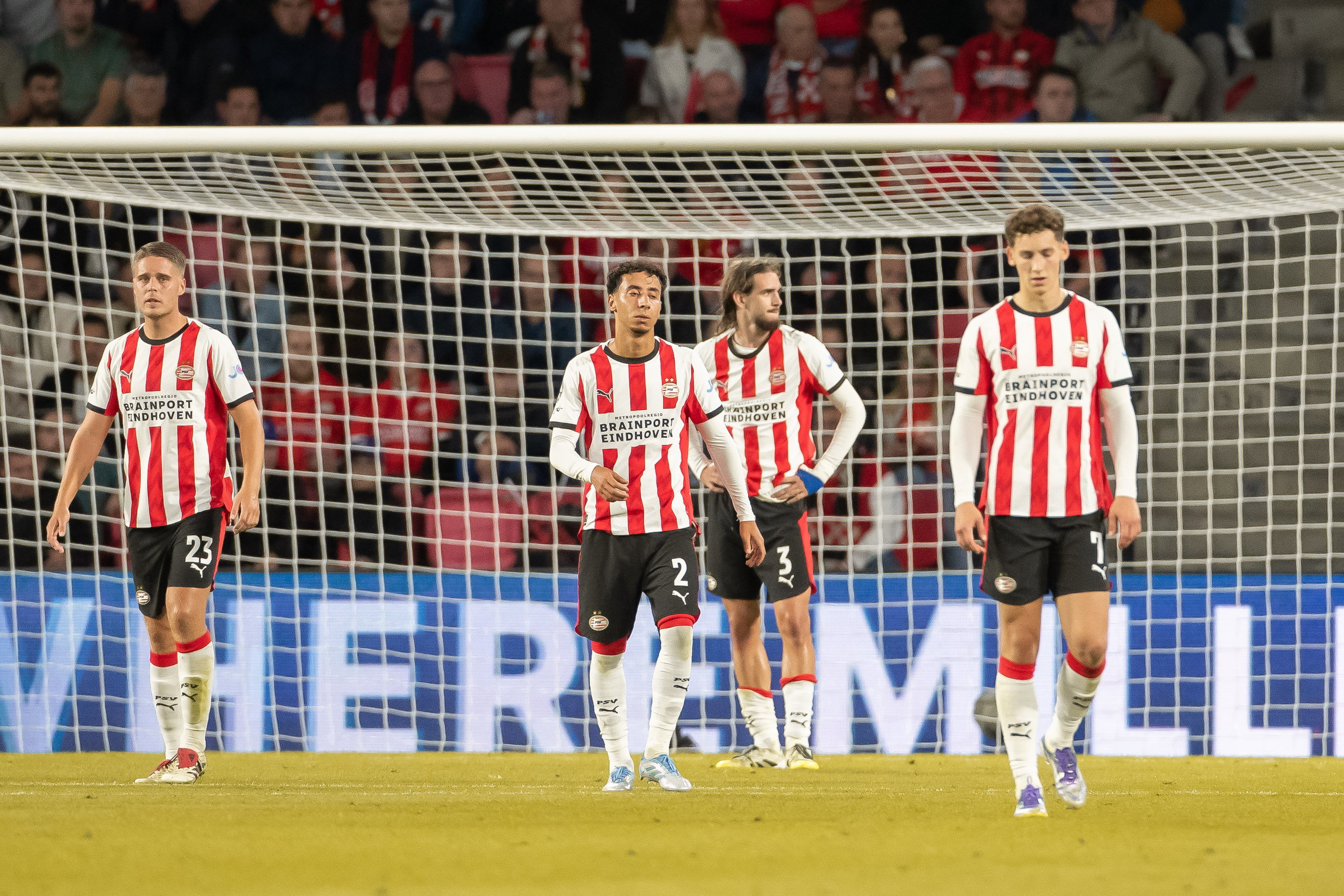 PSV baalt