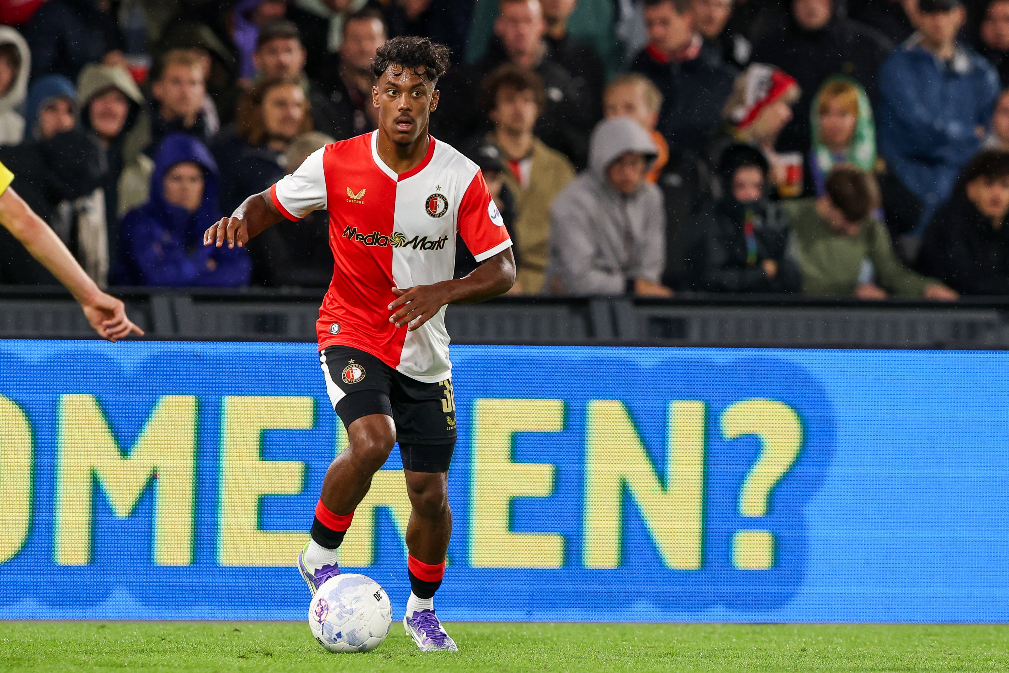 Jaden Slory aan de bal