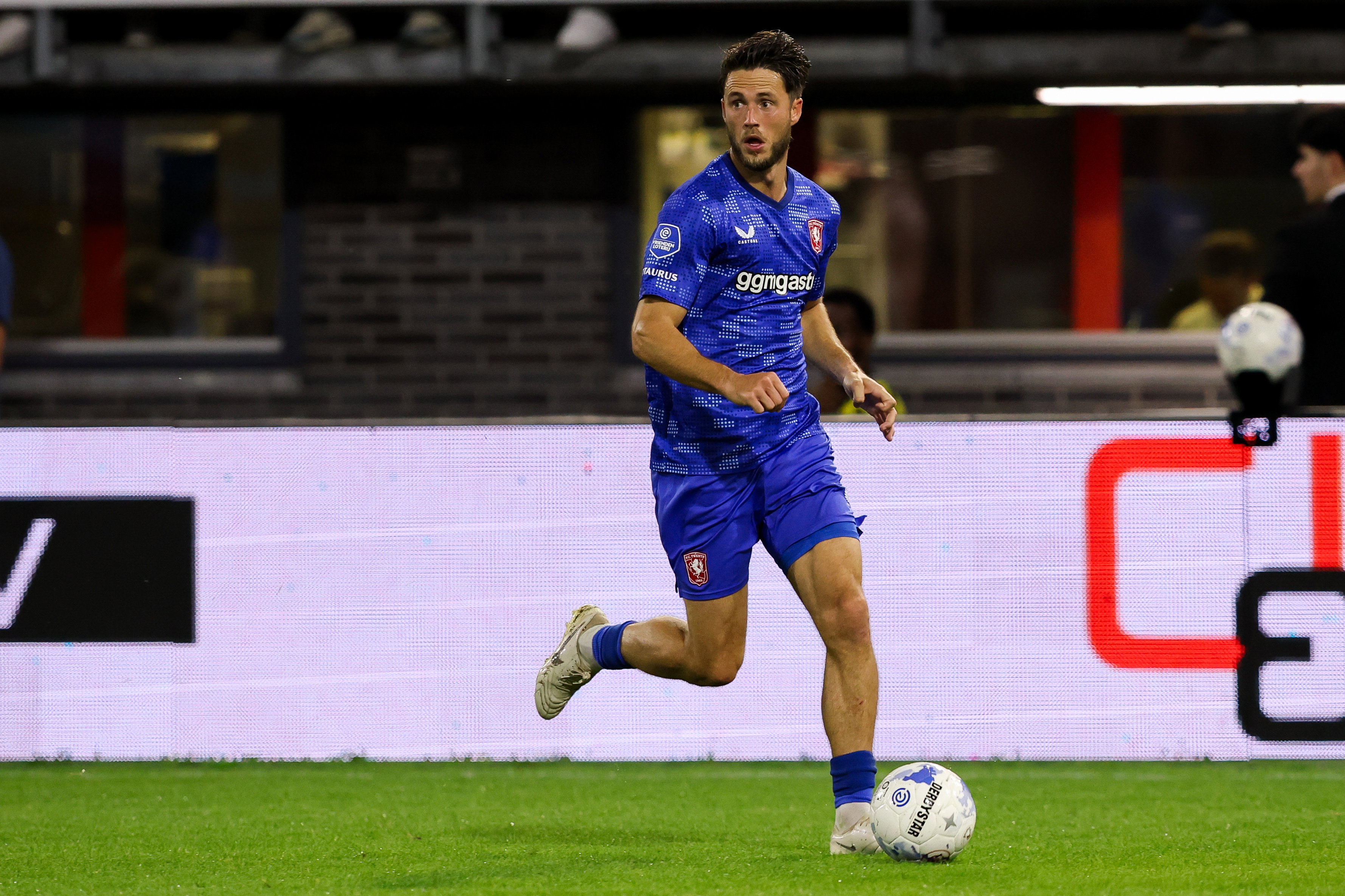 Ricky van Wolfswinkel aan de bal
