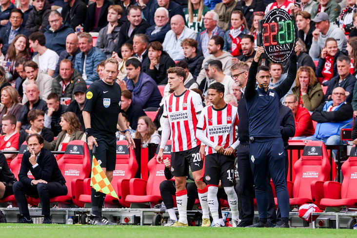 Mauro Júnior komt in het veld bij PSV