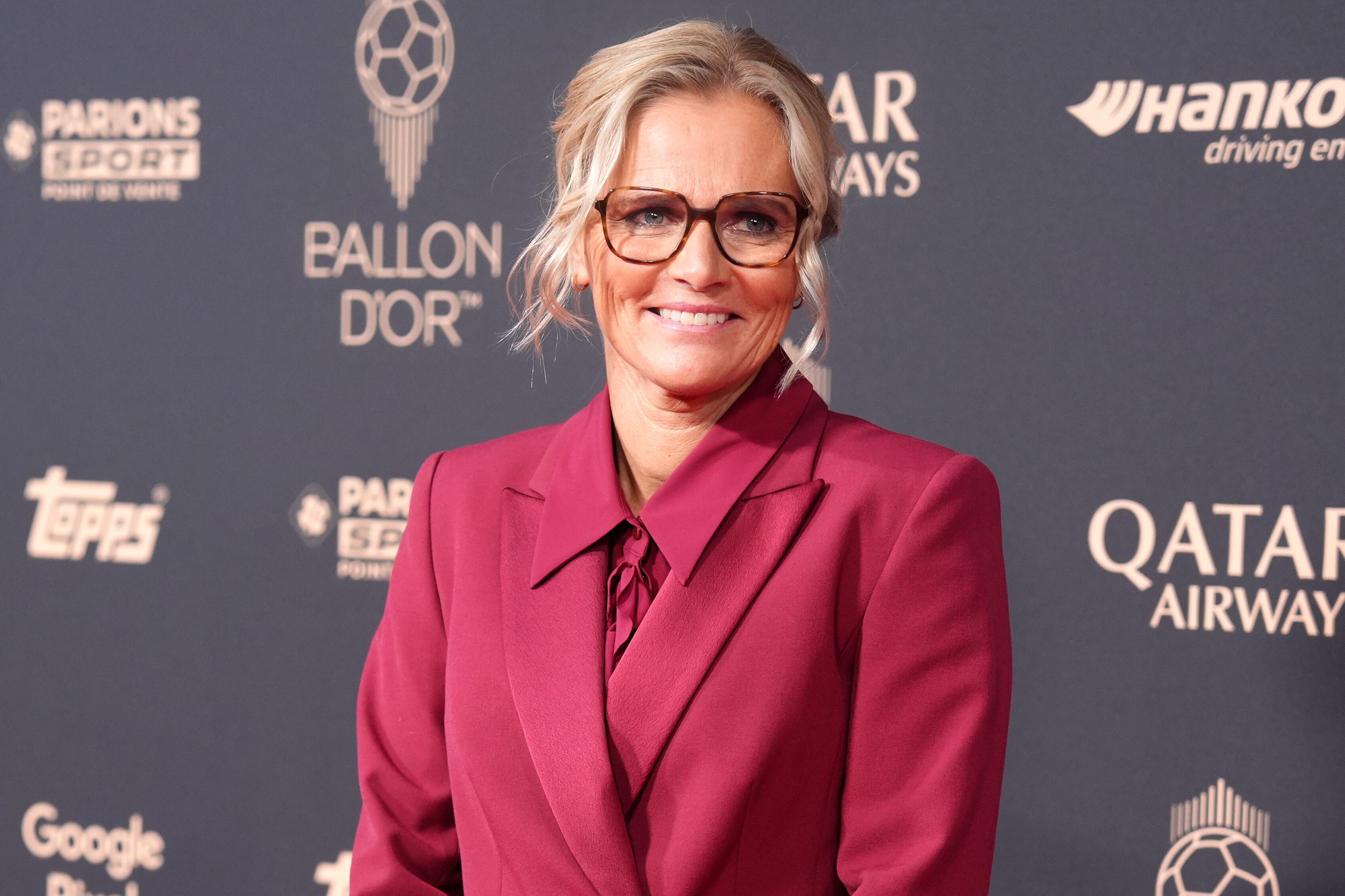 Sarina Wiegman op de rode loper van het Ballon d'Or-gala