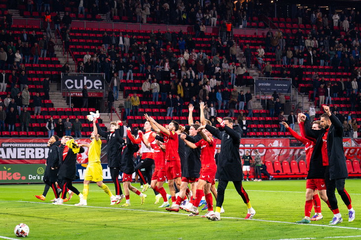 FC Twente viert de overwinning in De Grolsch Veste
