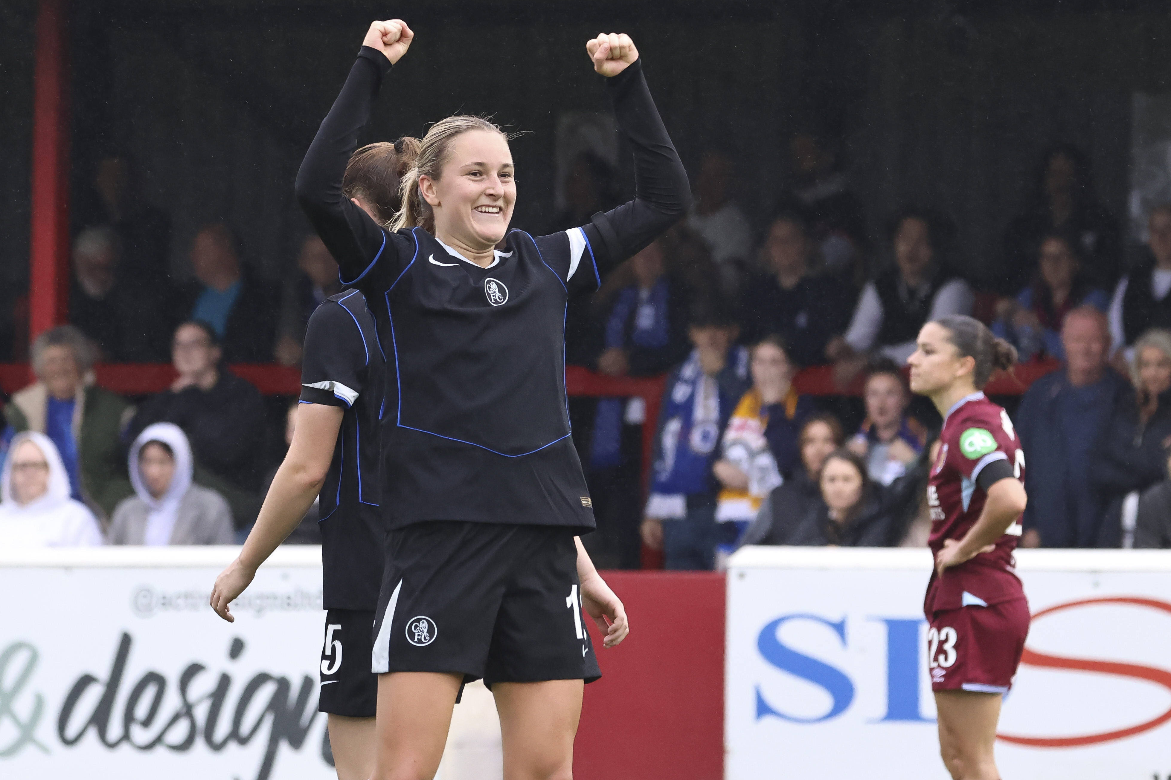 Wieke Kaptein (Chelsea) juicht