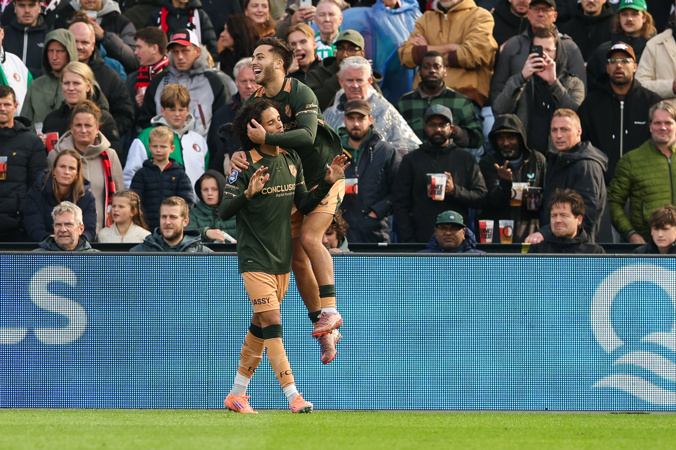 Gjivai Zechiël juicht niet na goal tegen Feyenoord