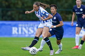 Elfi Maass (SC Heerenveen) en Chinatsu Kira (HERA United)