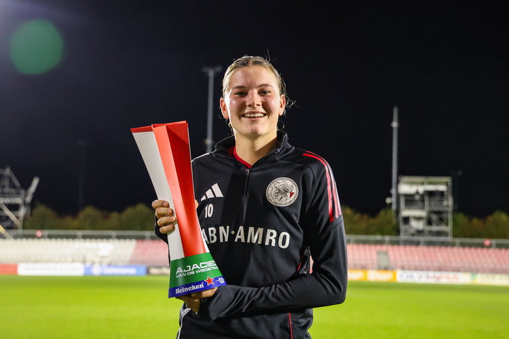 Renee van Asten werd verkozen tot Speelster van de Wedstrijd bij Ajax