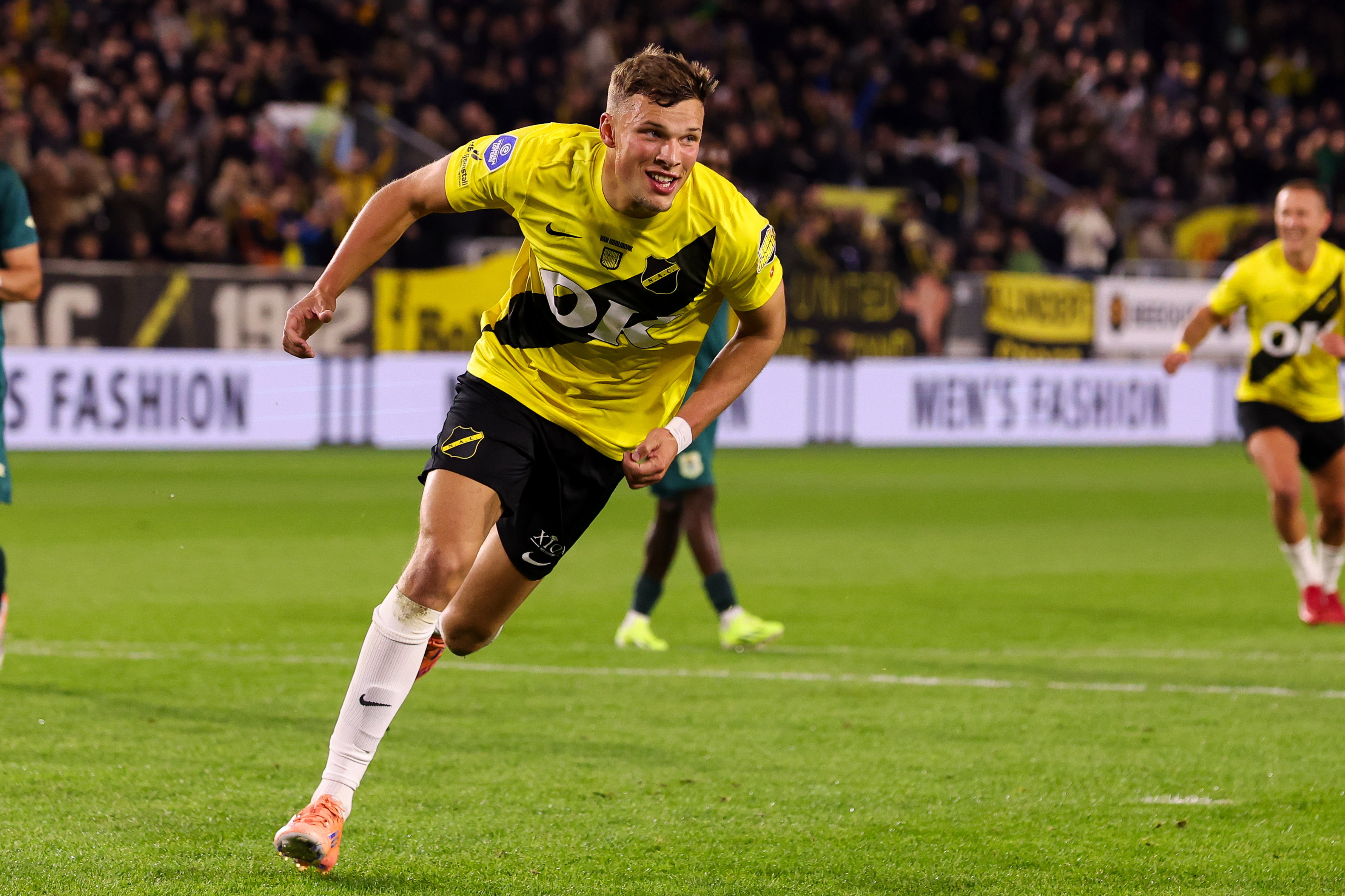 Sydney van Hooijdonk juicht