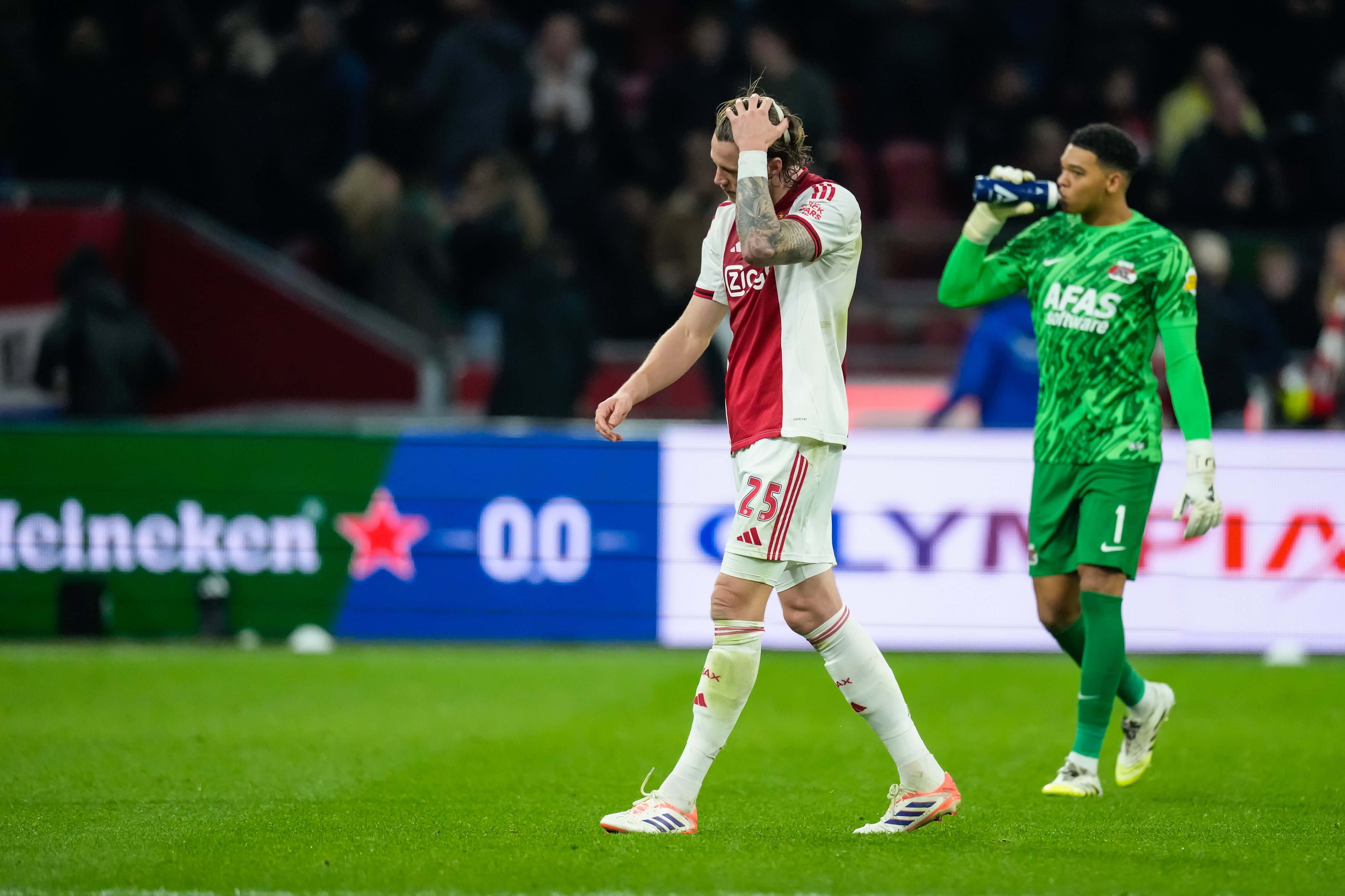 Wout Weghorst baalt na het verlies bij AZ