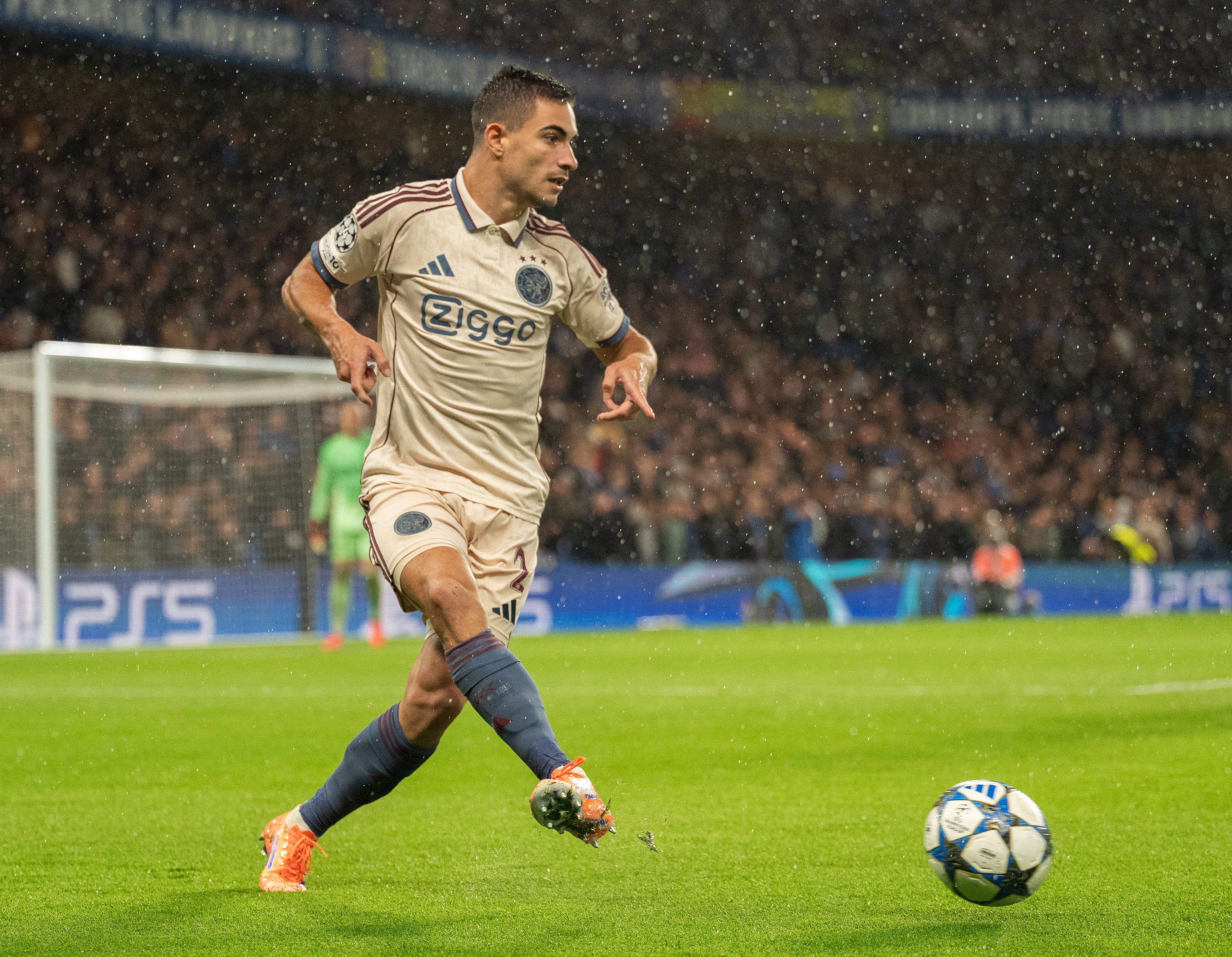 Lucas Rosa in actie namens Ajax