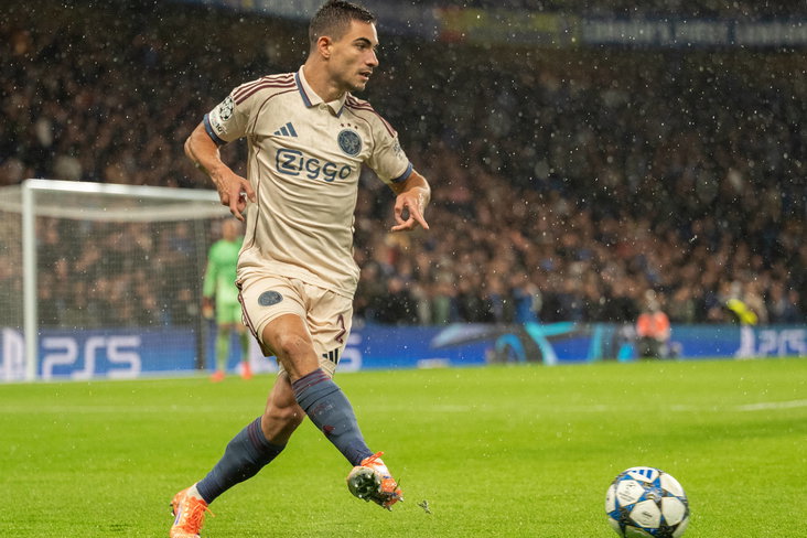 Lucas Rosa in actie namens Ajax