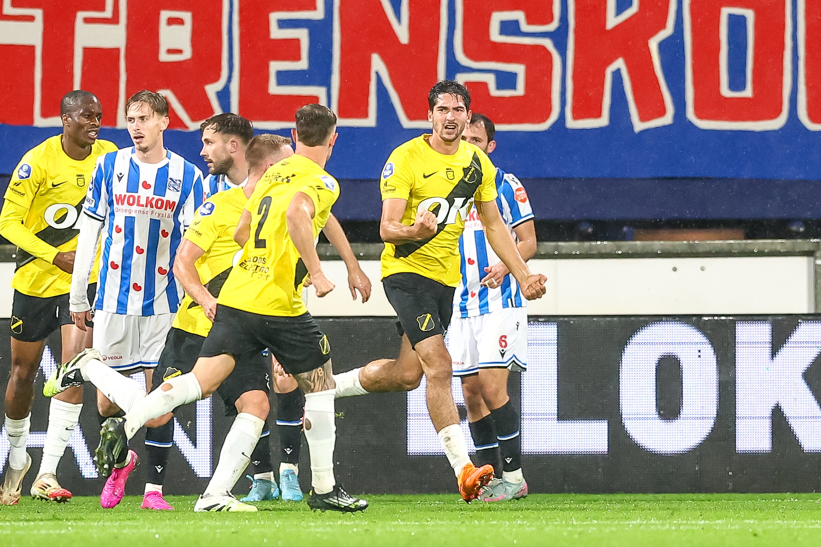 NAC Breda juicht na doelpunt