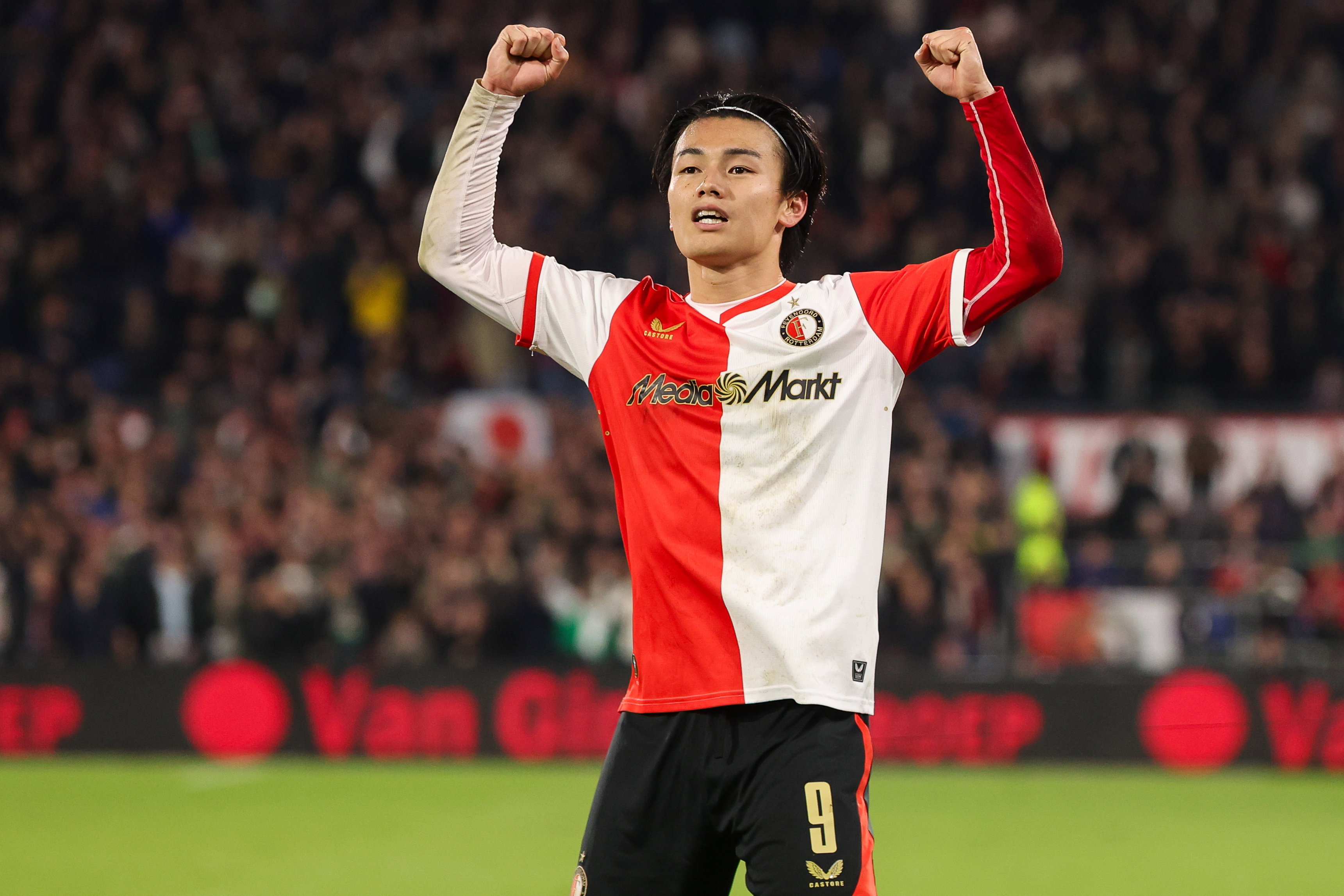 Ayase Ueda juicht