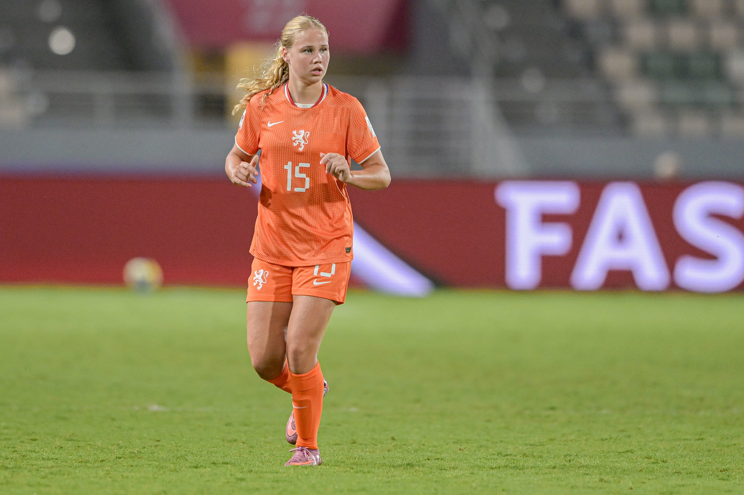 Kee Hubert in actie namens Oranje O17