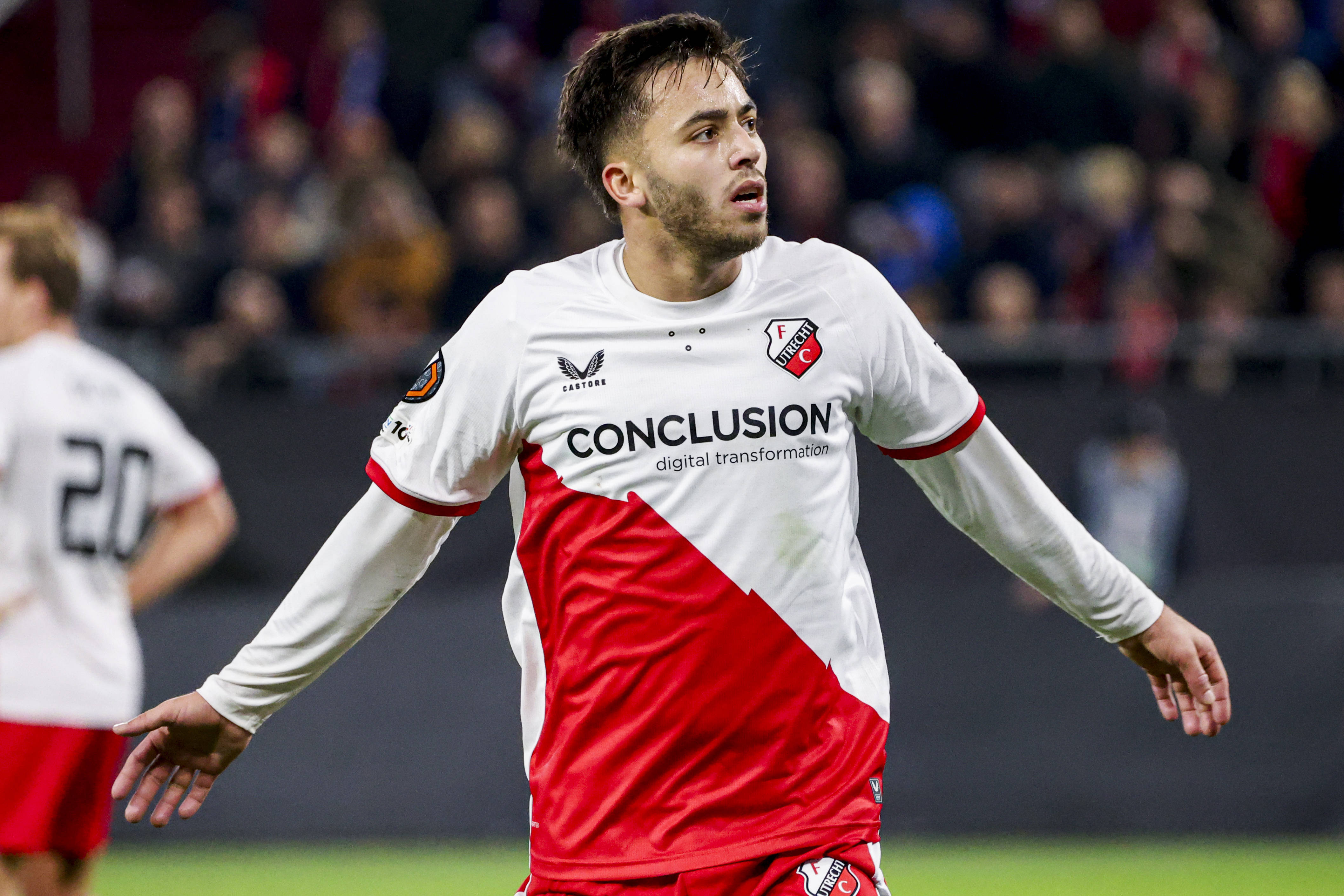 Souffian El Karouani met Conclusion op zijn shirt