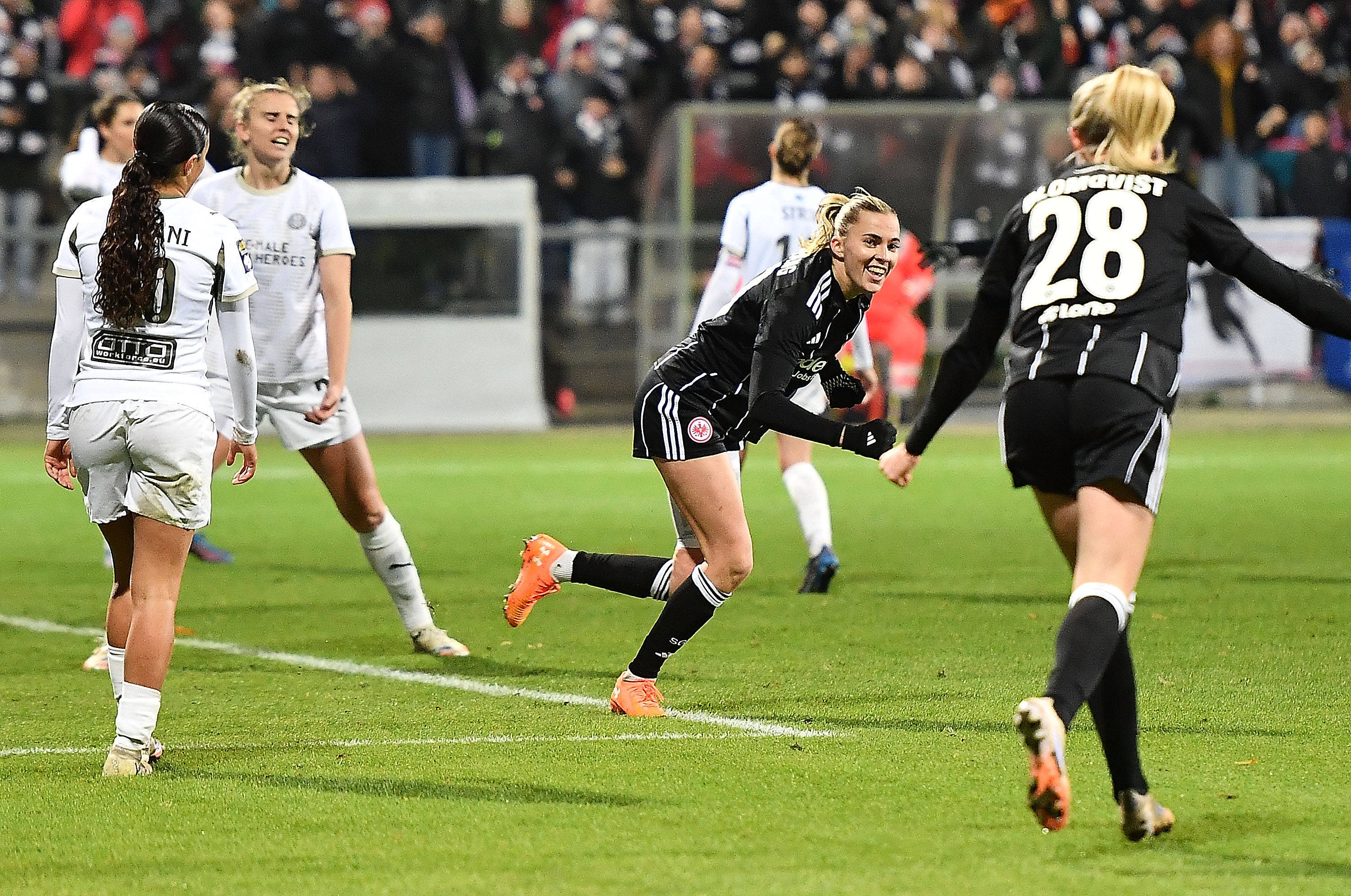 Eintracht Frankfurt juicht, PSV baalt