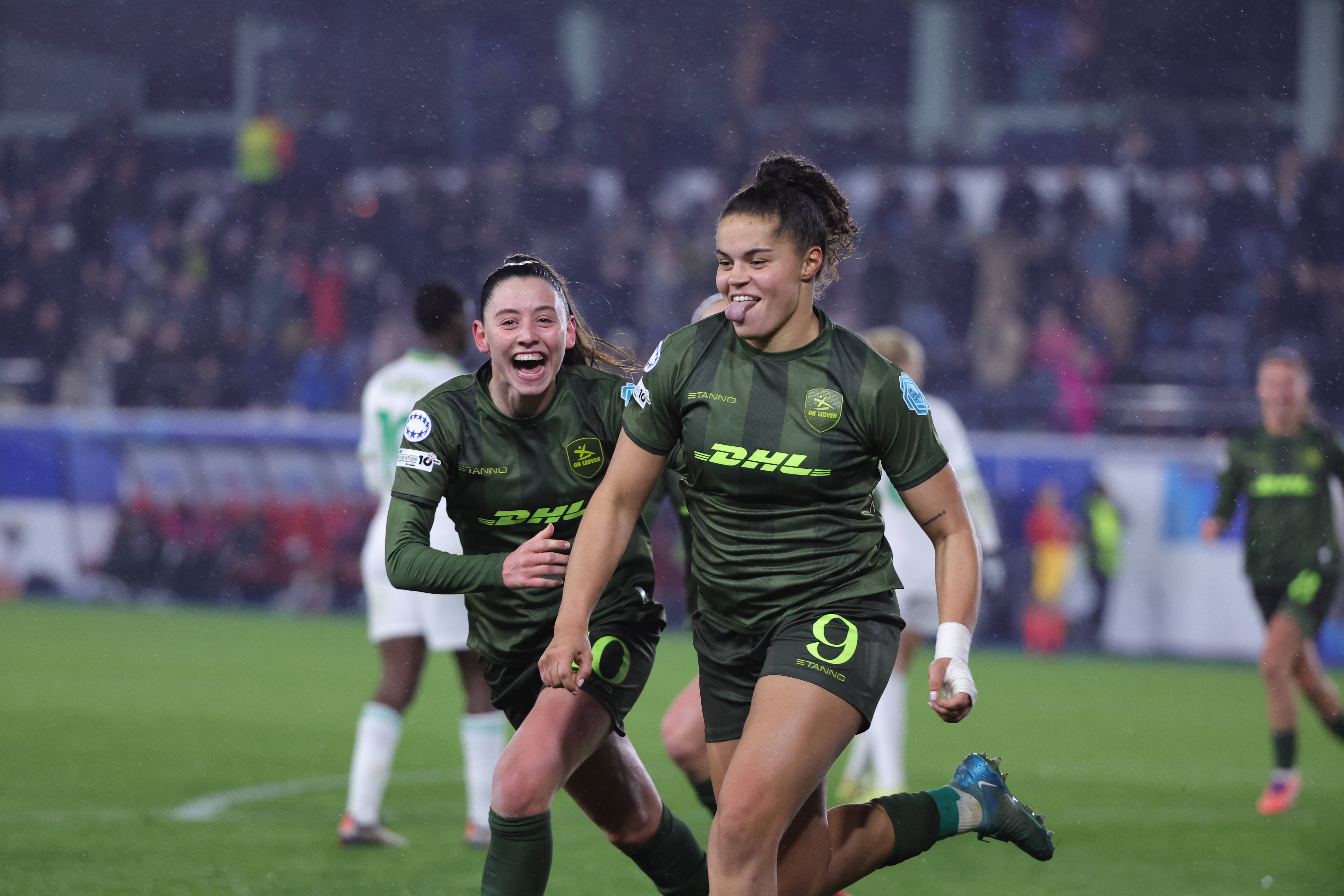 Jada Conijnenberg juicht na haar goal voor OH Leuven