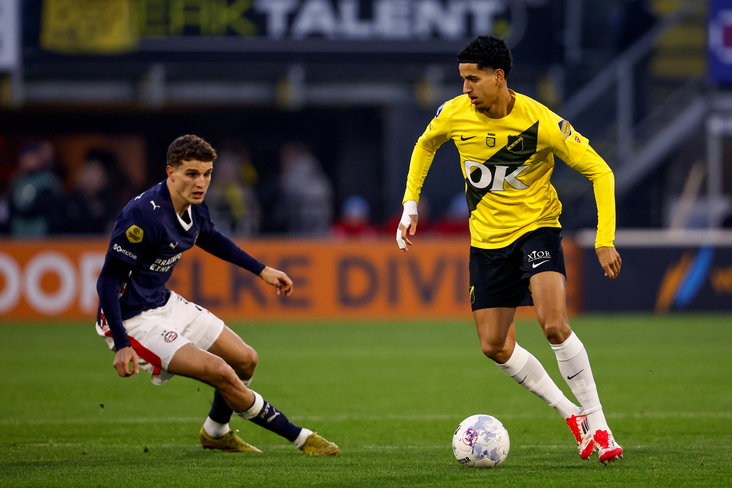 Mohamed Nassoh in duel met Guus Til