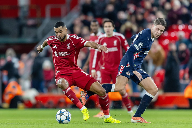 Cody Gakpo in duel met Joey Veerman