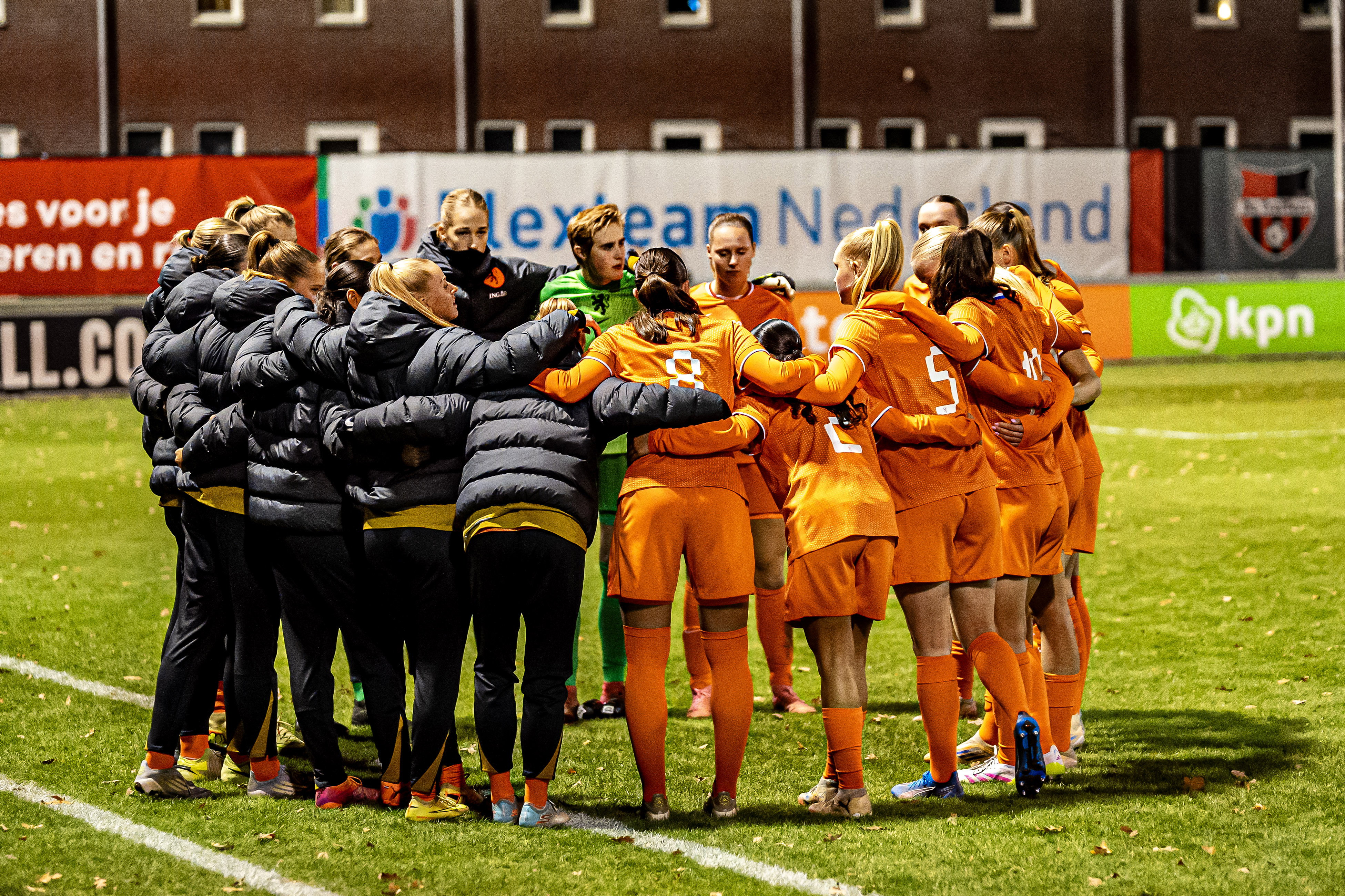 De speelsters van de Jong OranjeLeeuwinnen