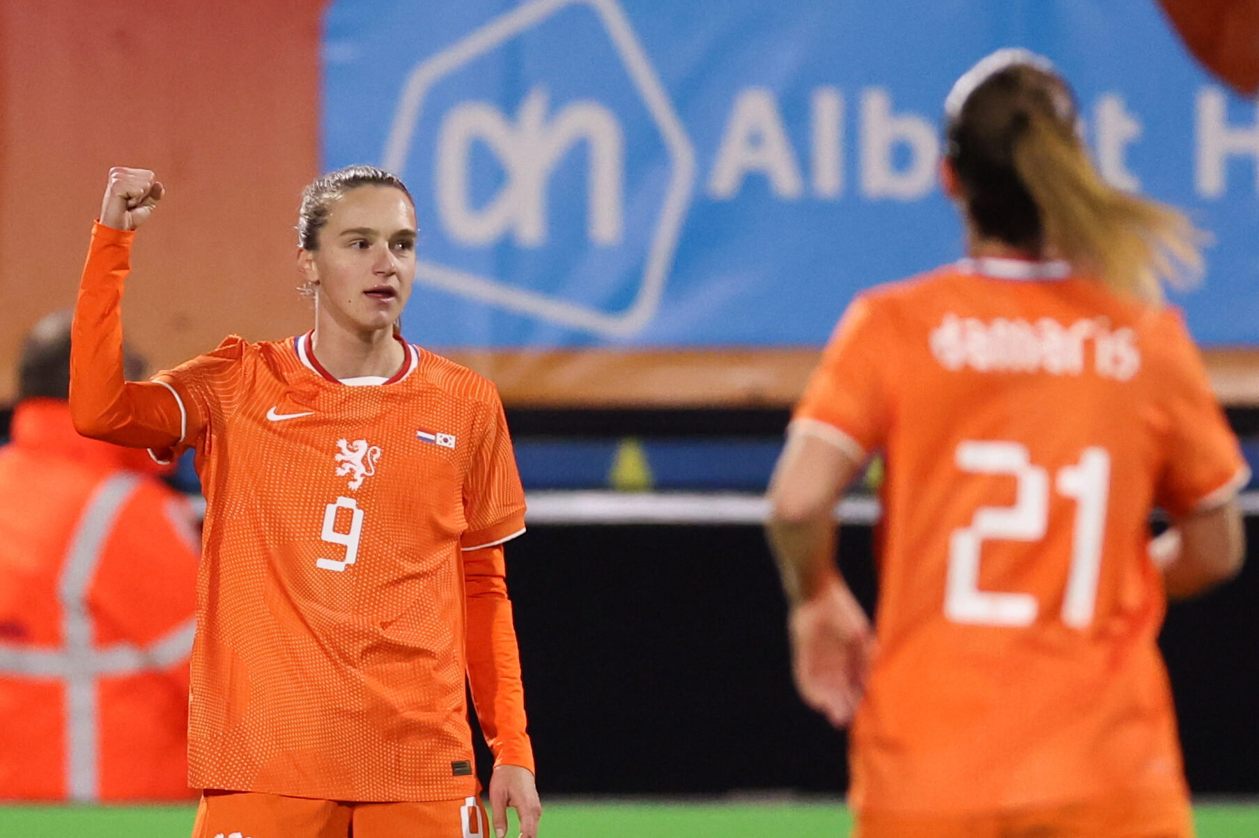 Vivianne Miedema juicht