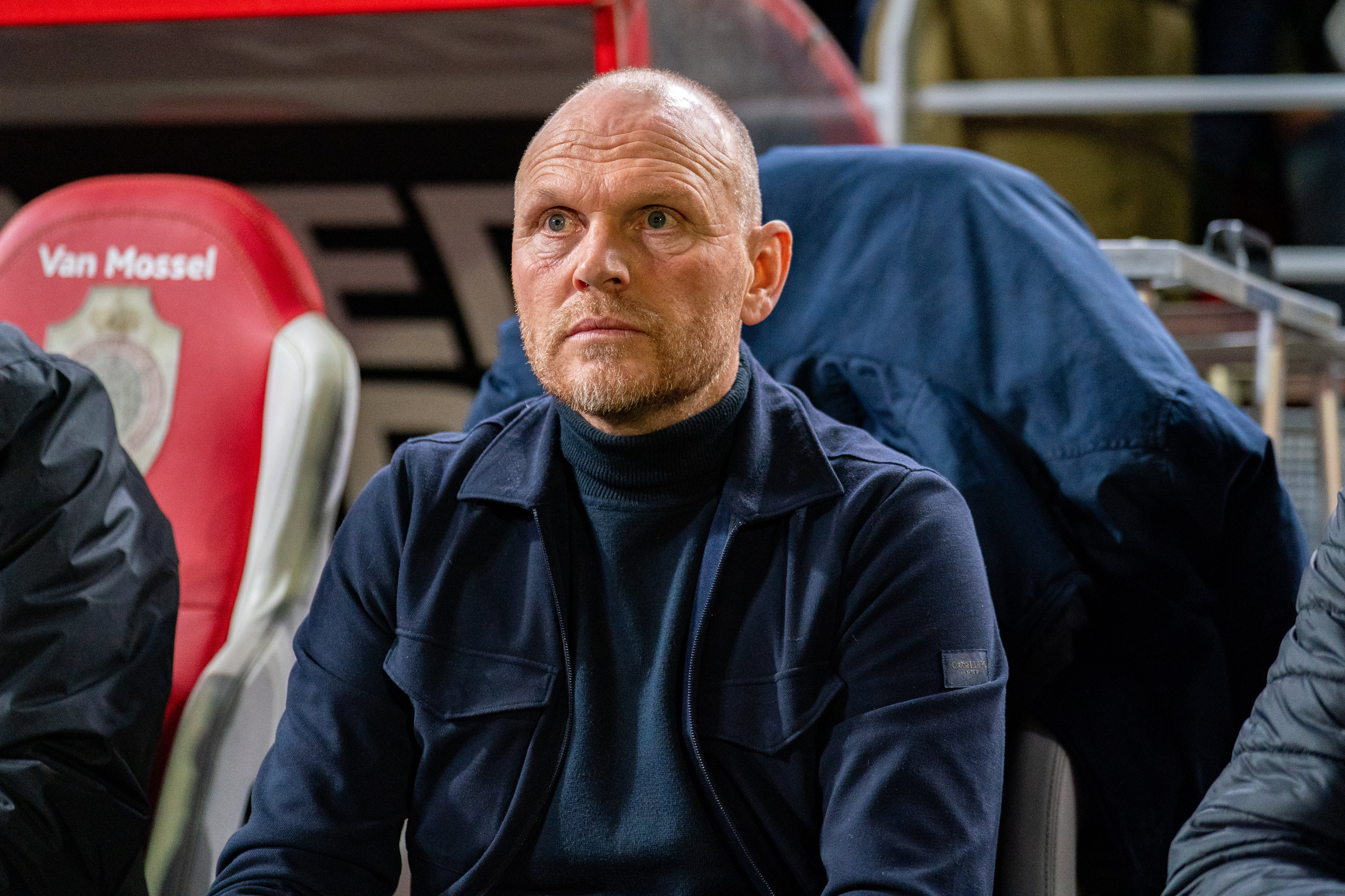 Joseph Oosting op de bank bij Royal Antwerp FC