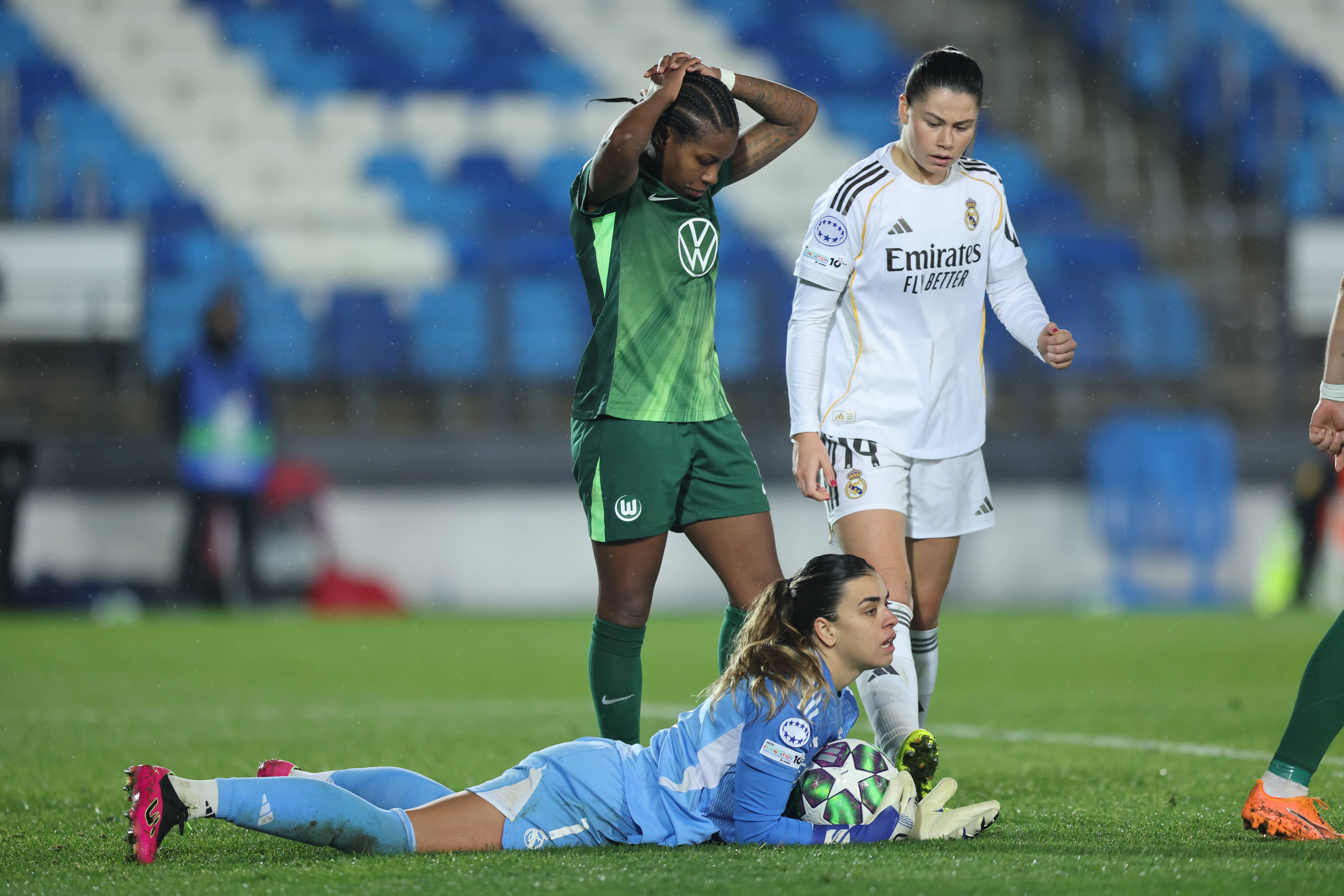 Lineth Beerensteyn (VfL Wolfsburg) baalt