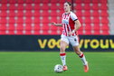 Aniek Nouwen aan de bal namens PSV